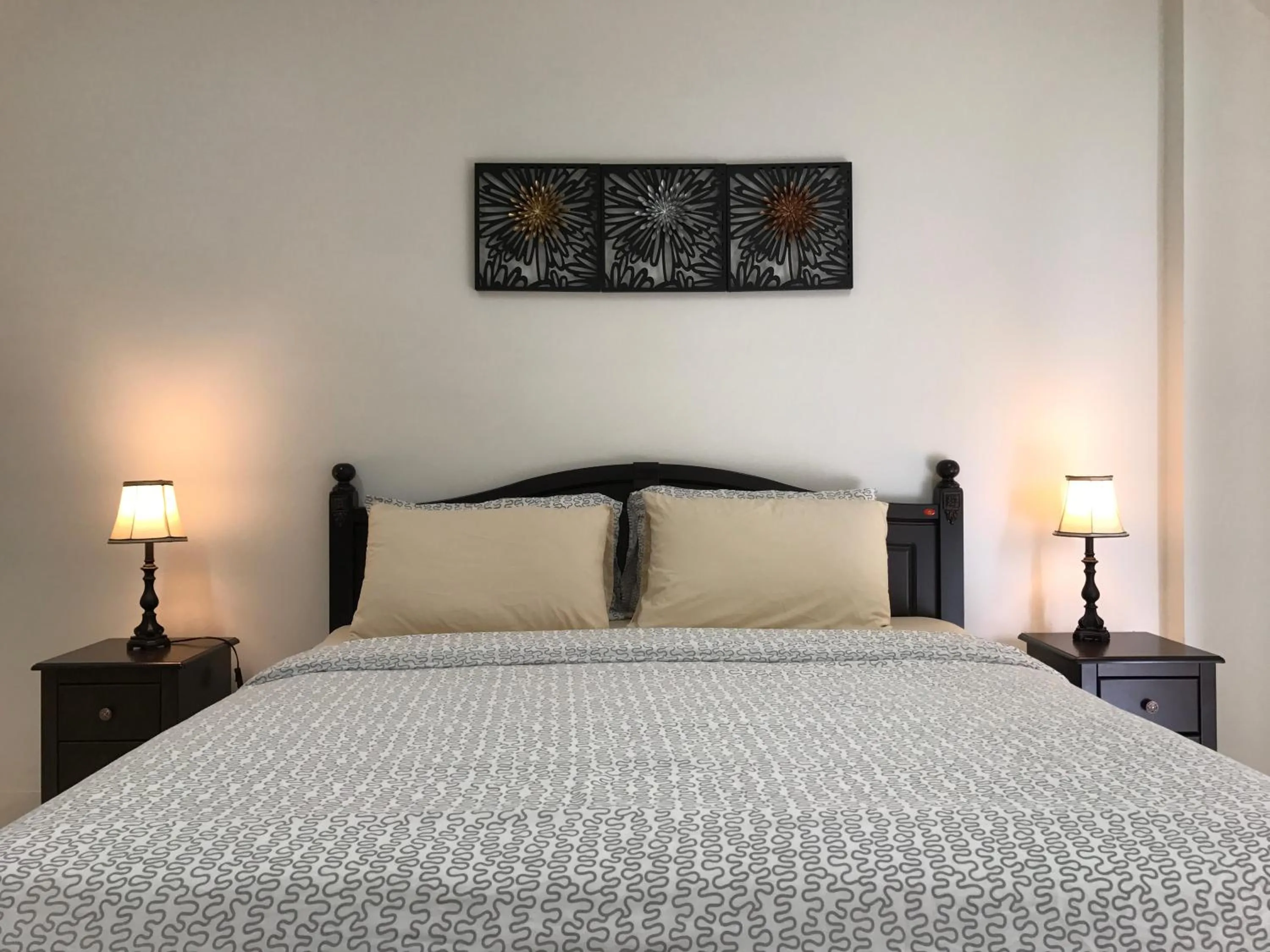 Bed in By The Sea @ Cozy Beachfront Home