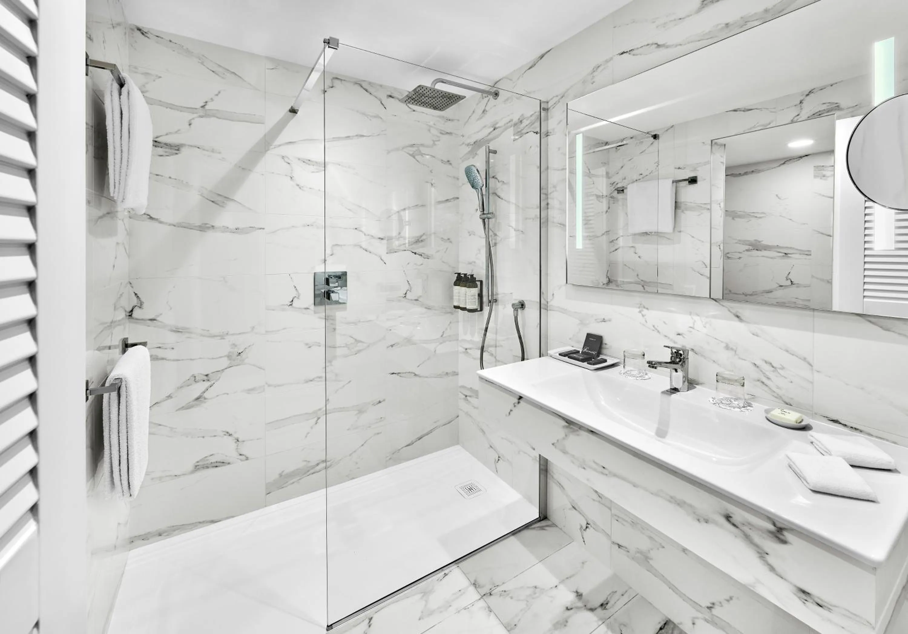 Shower in Fairmont Monte Carlo