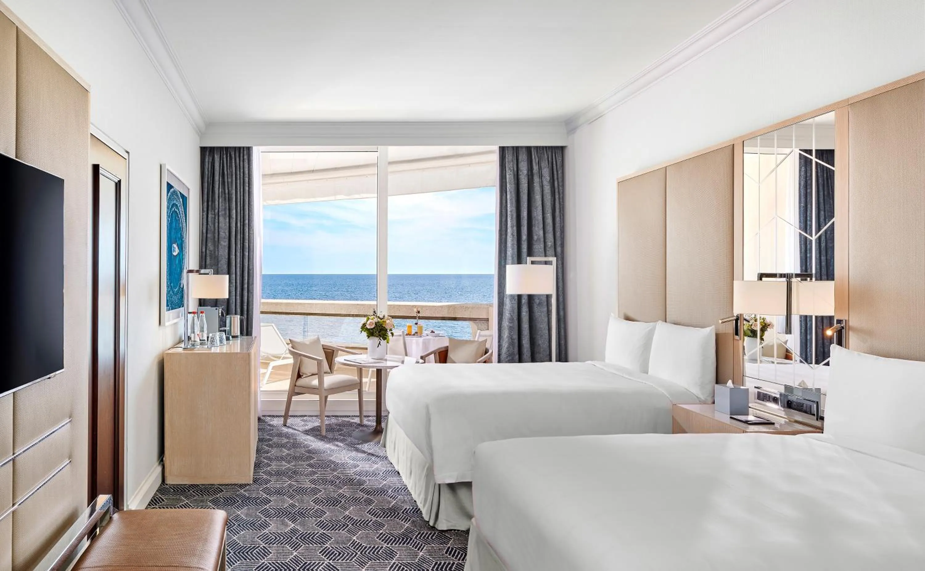 TV and multimedia, Bed in Fairmont Monte Carlo