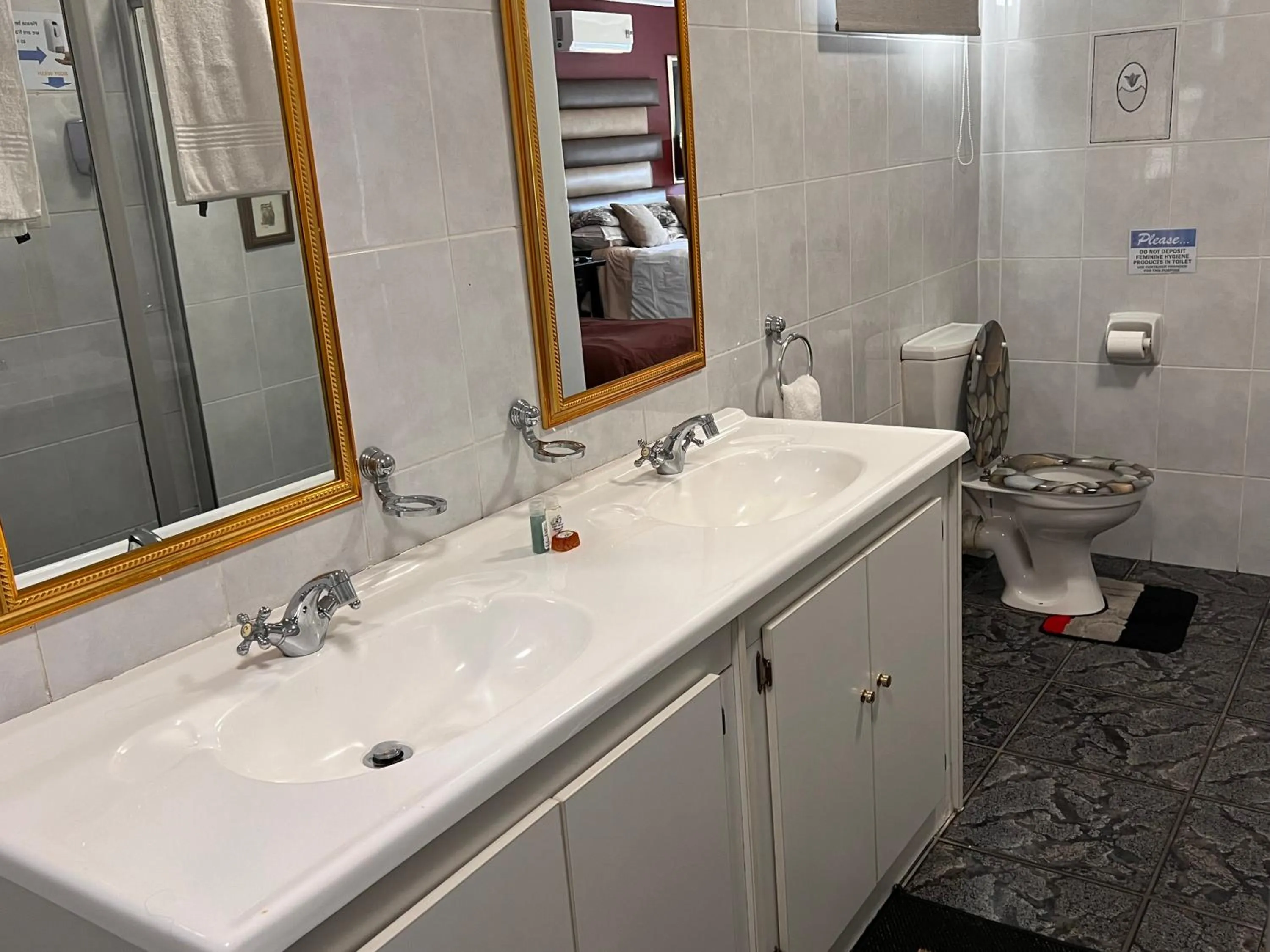 Bathroom in 2 Op Terblanche Guesthouse