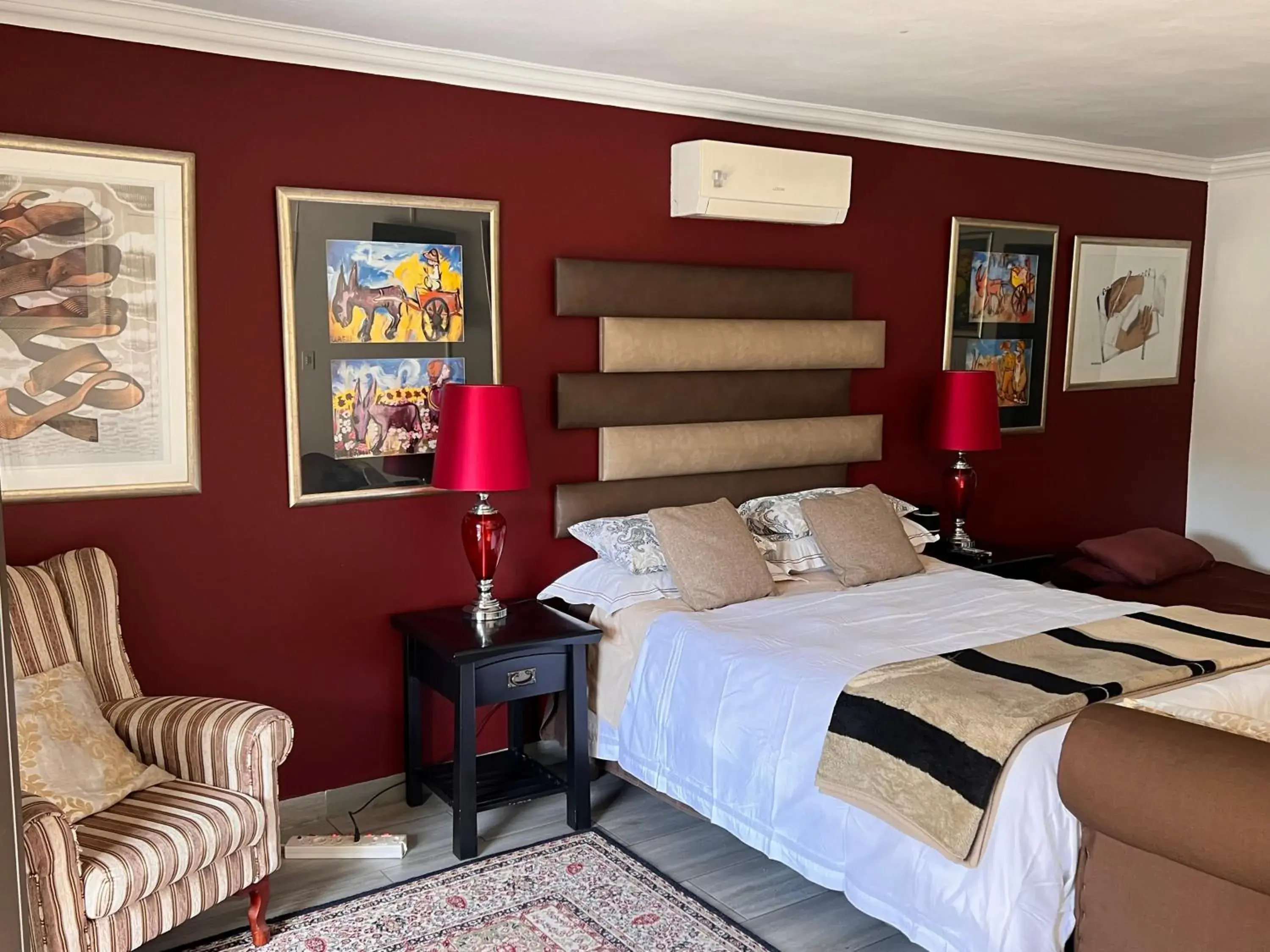 Deluxe Double Room (2 Adults + 1 Child) in 2 Op Terblanche Guesthouse Deluxe Double Room (2 Adults + 1 Child) in 2 Op Terblanche Guesthouse