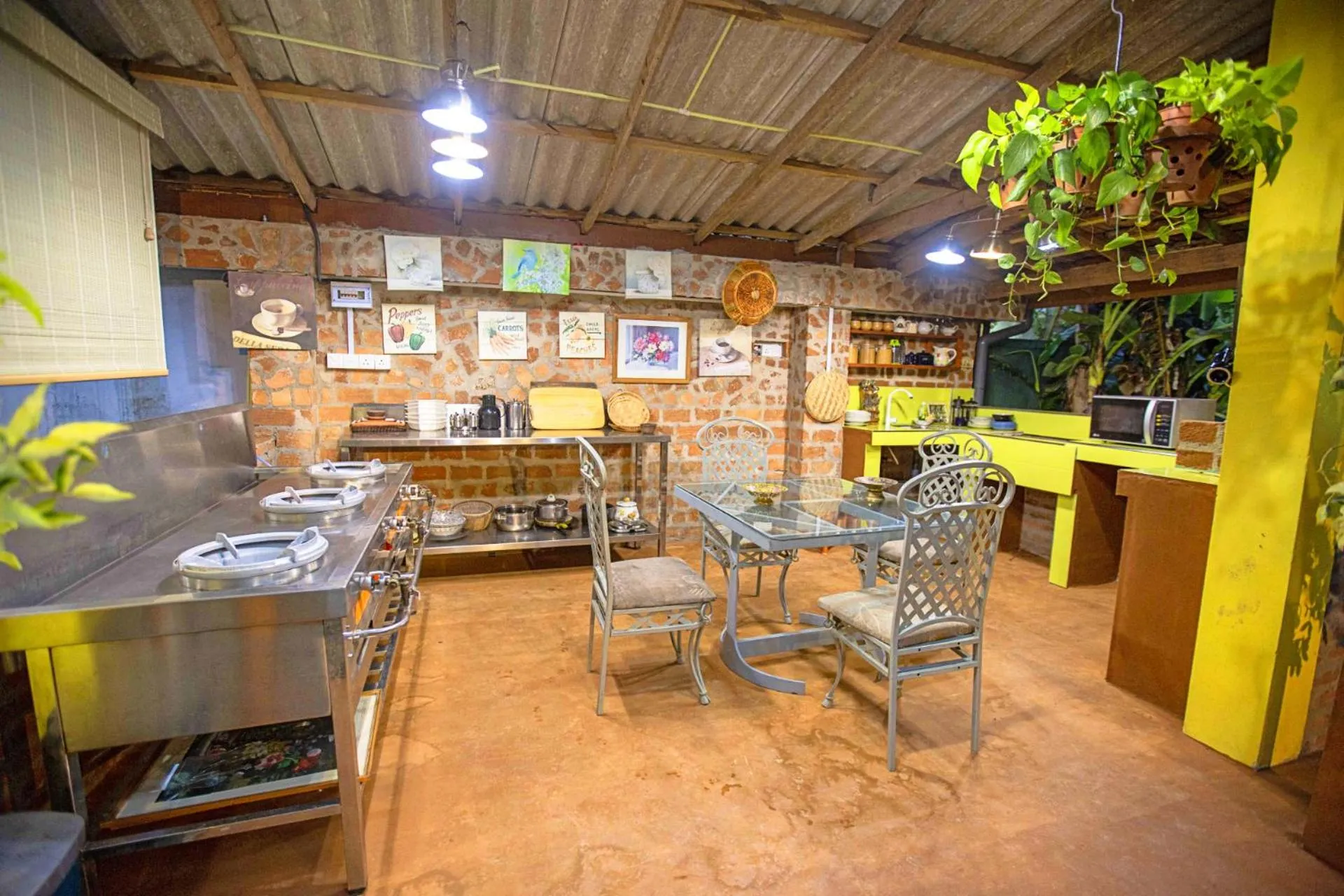 Restaurant/places to eat in Arcadia Resort