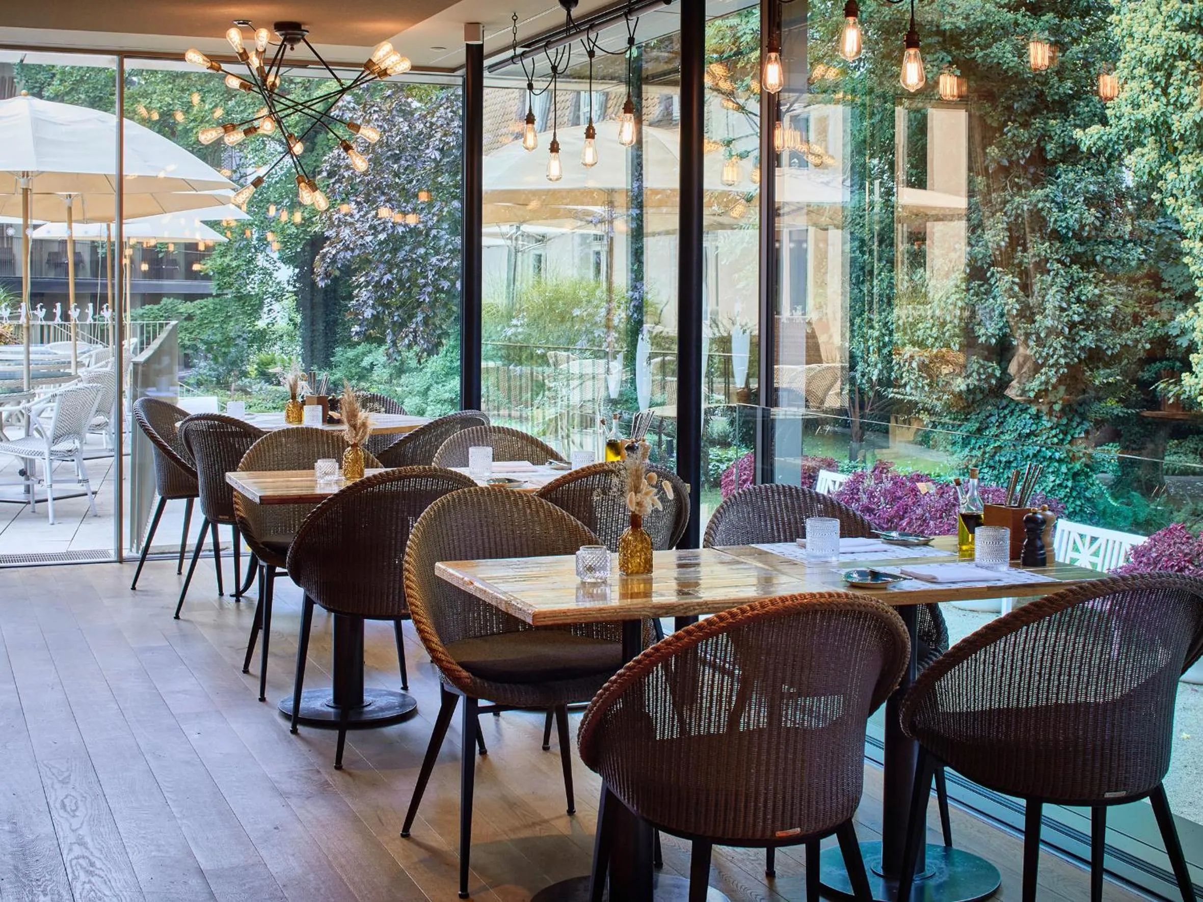 Restaurant/places to eat in LA MAISON hotel & spa