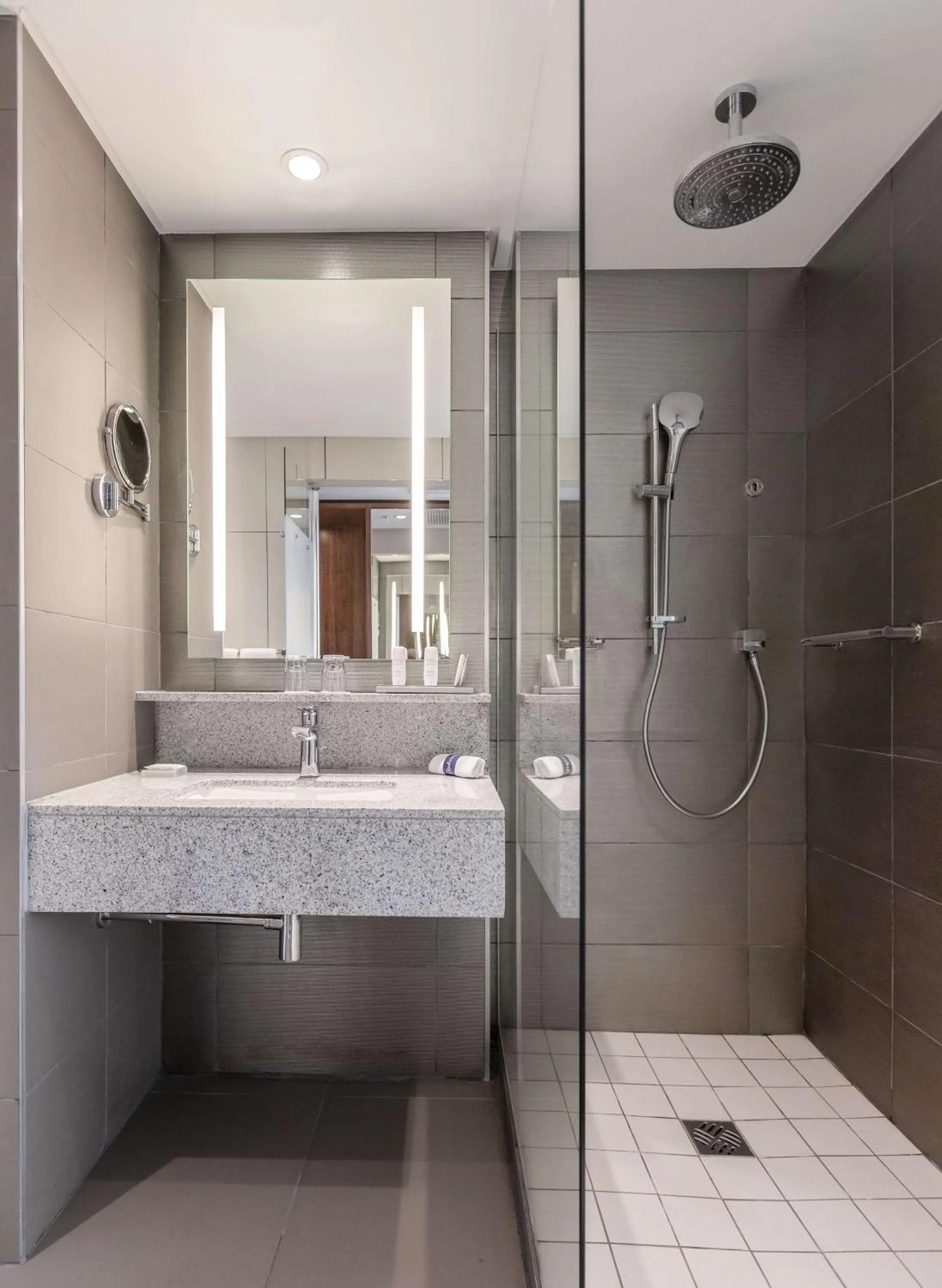 Toilet in Radisson Blu Okoume Palace Hotel, Libreville