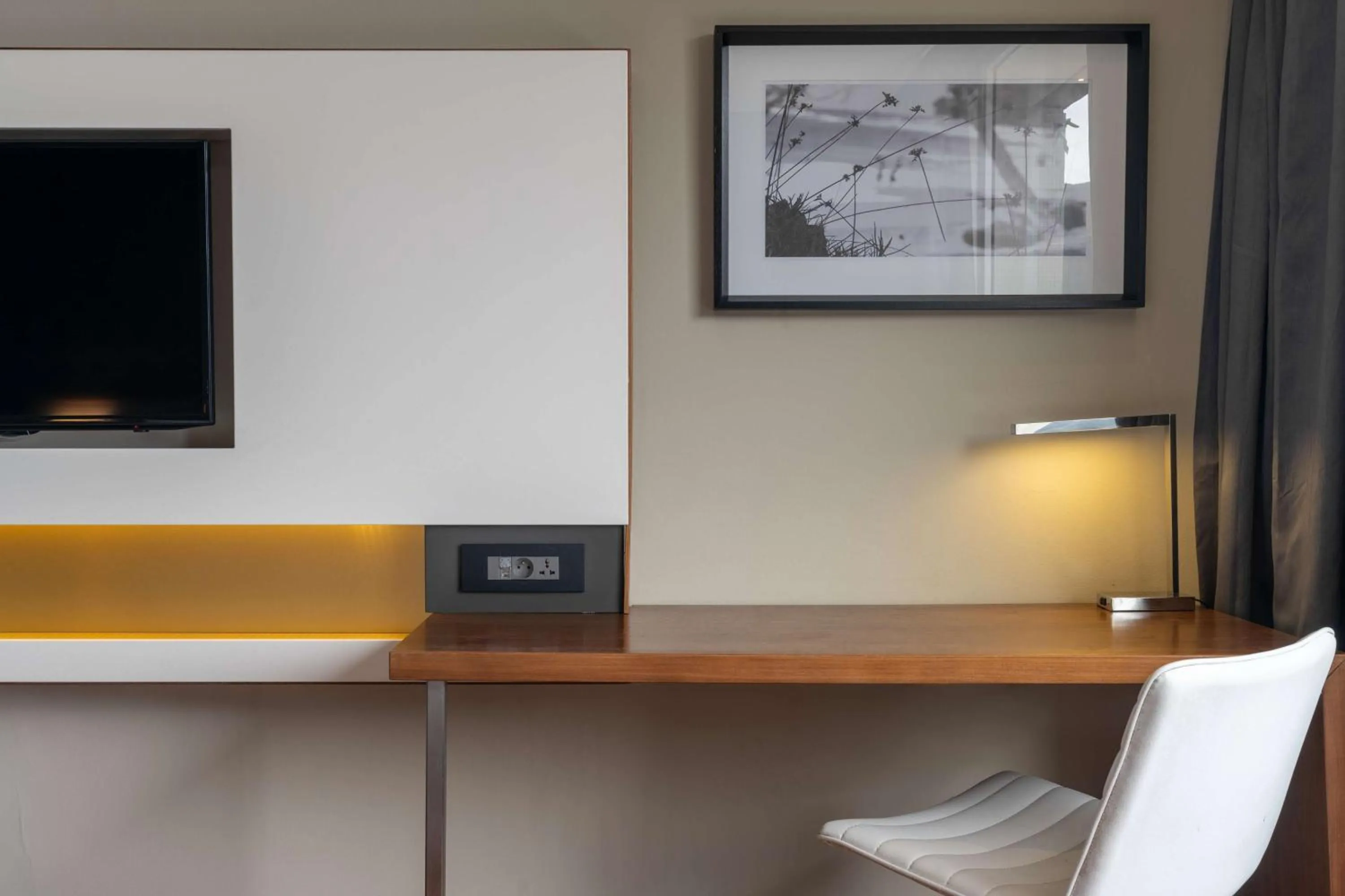 Bedroom in Radisson Blu Okoume Palace Hotel, Libreville