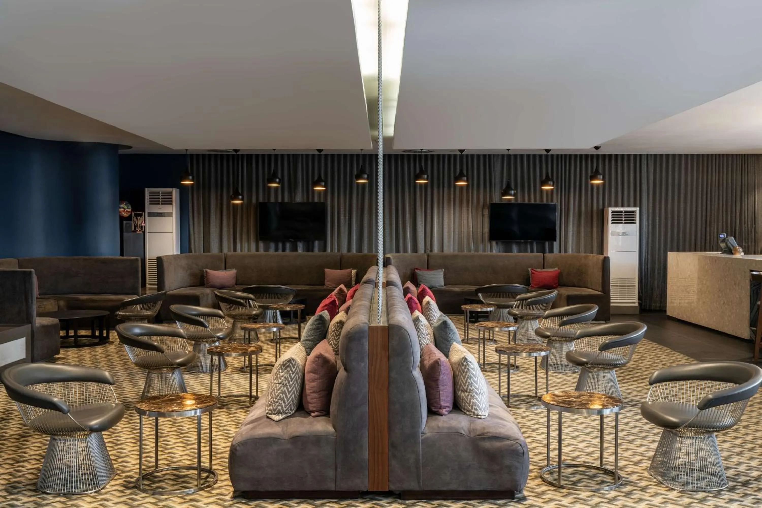 Lounge or bar in Radisson Blu Okoume Palace Hotel, Libreville