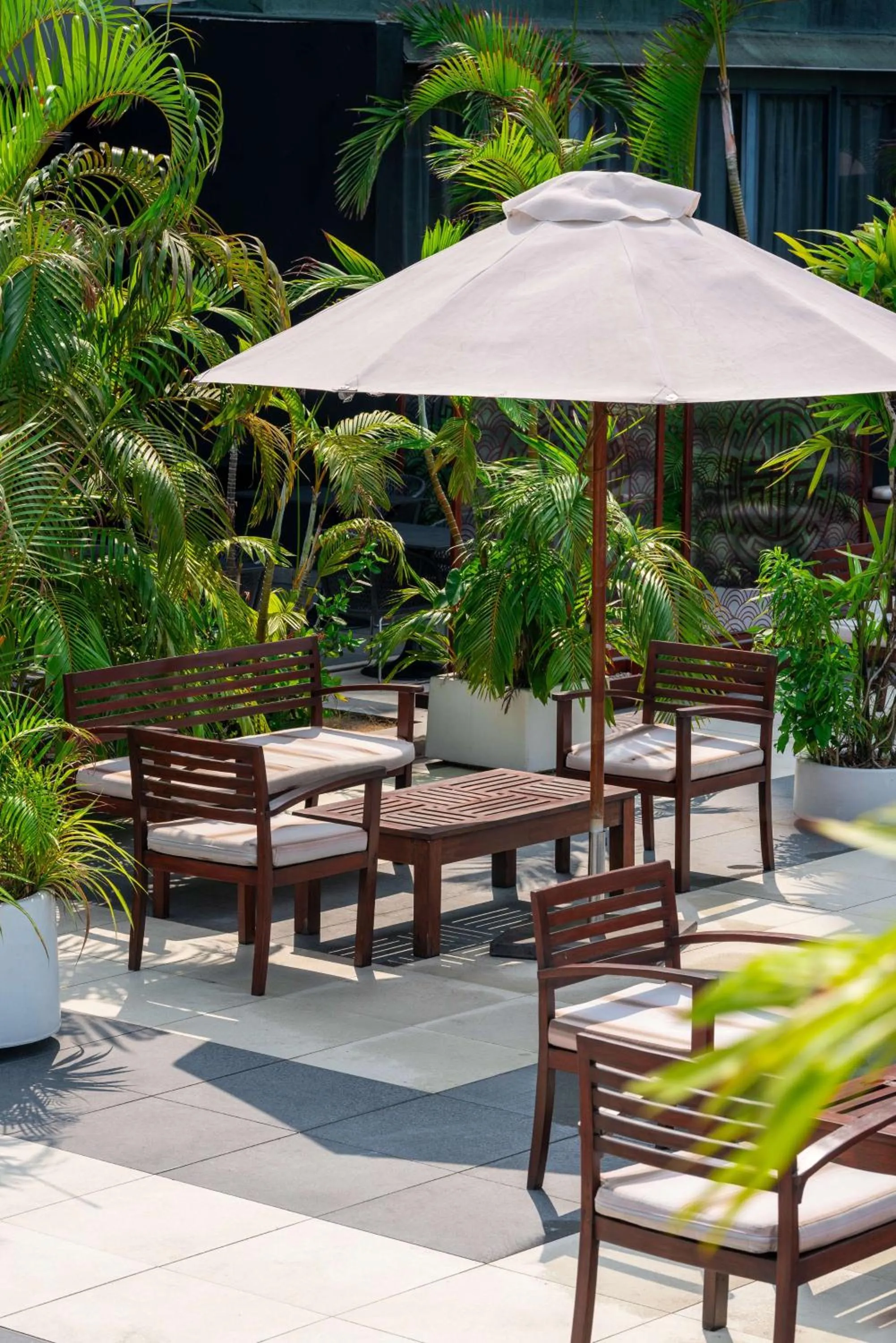 Lounge or bar in Radisson Blu Okoume Palace Hotel, Libreville