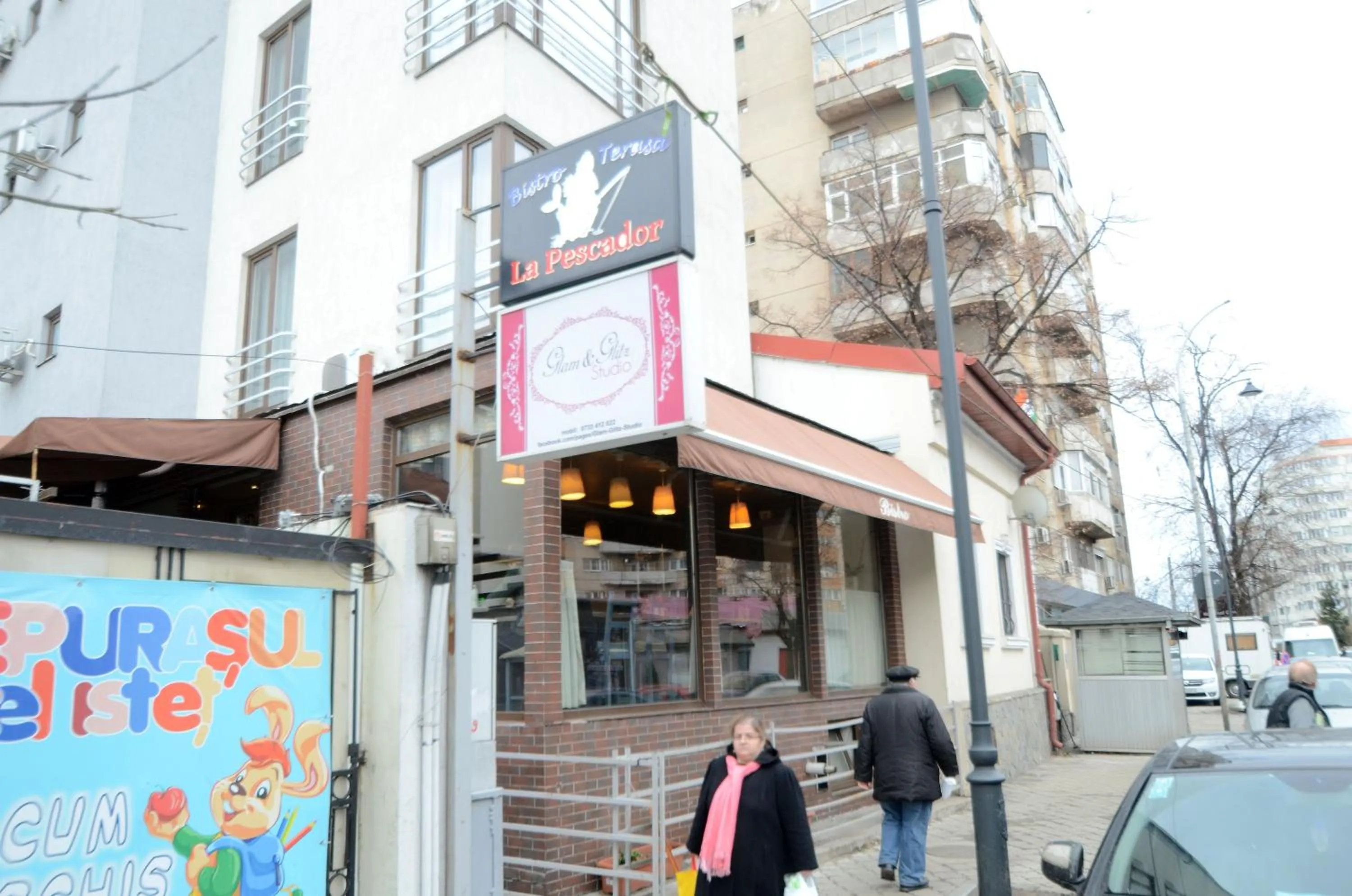 Restaurant/places to eat in Mosilor Apartments