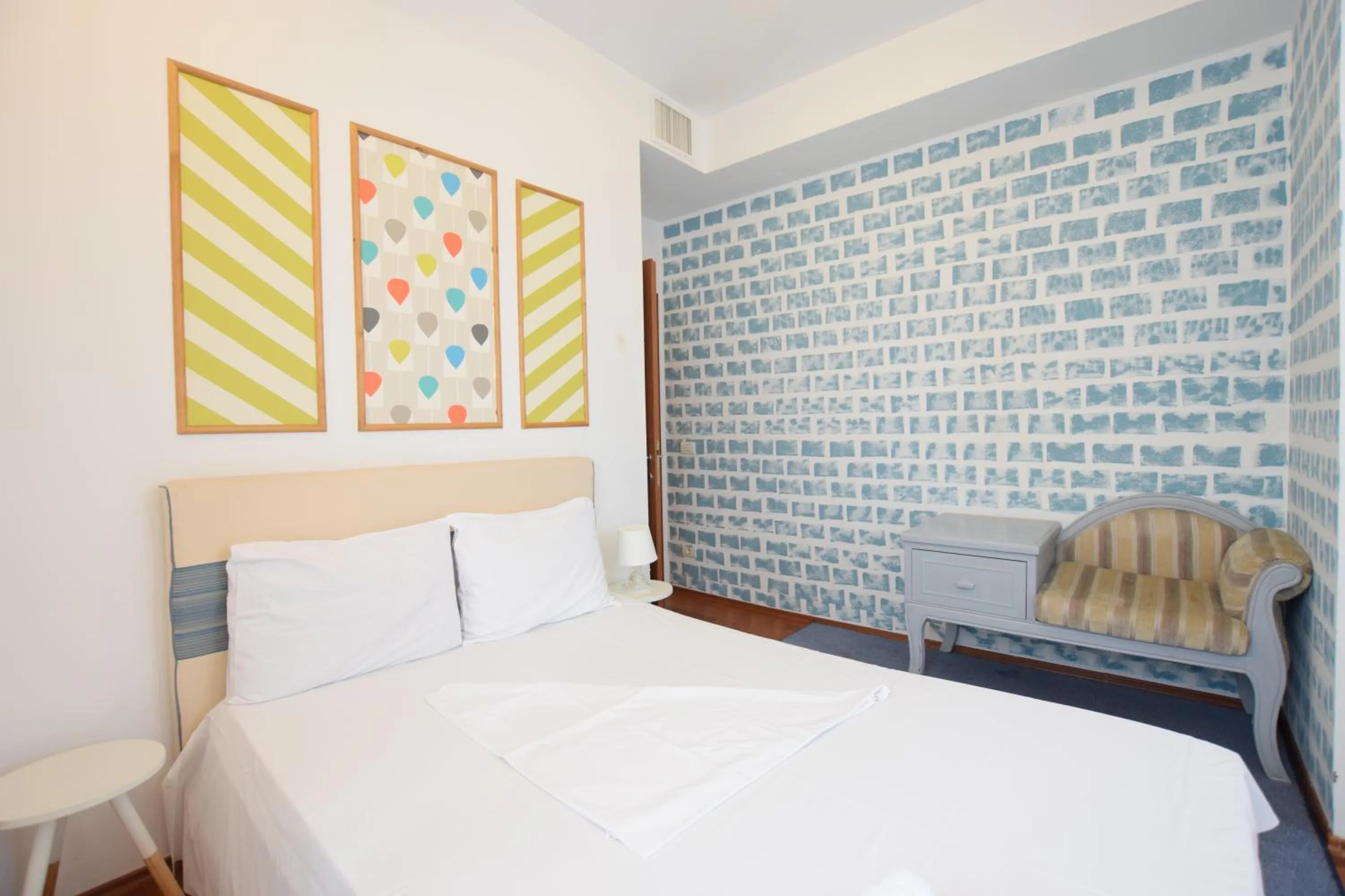 Staff, Bed in Mosilor Apartments