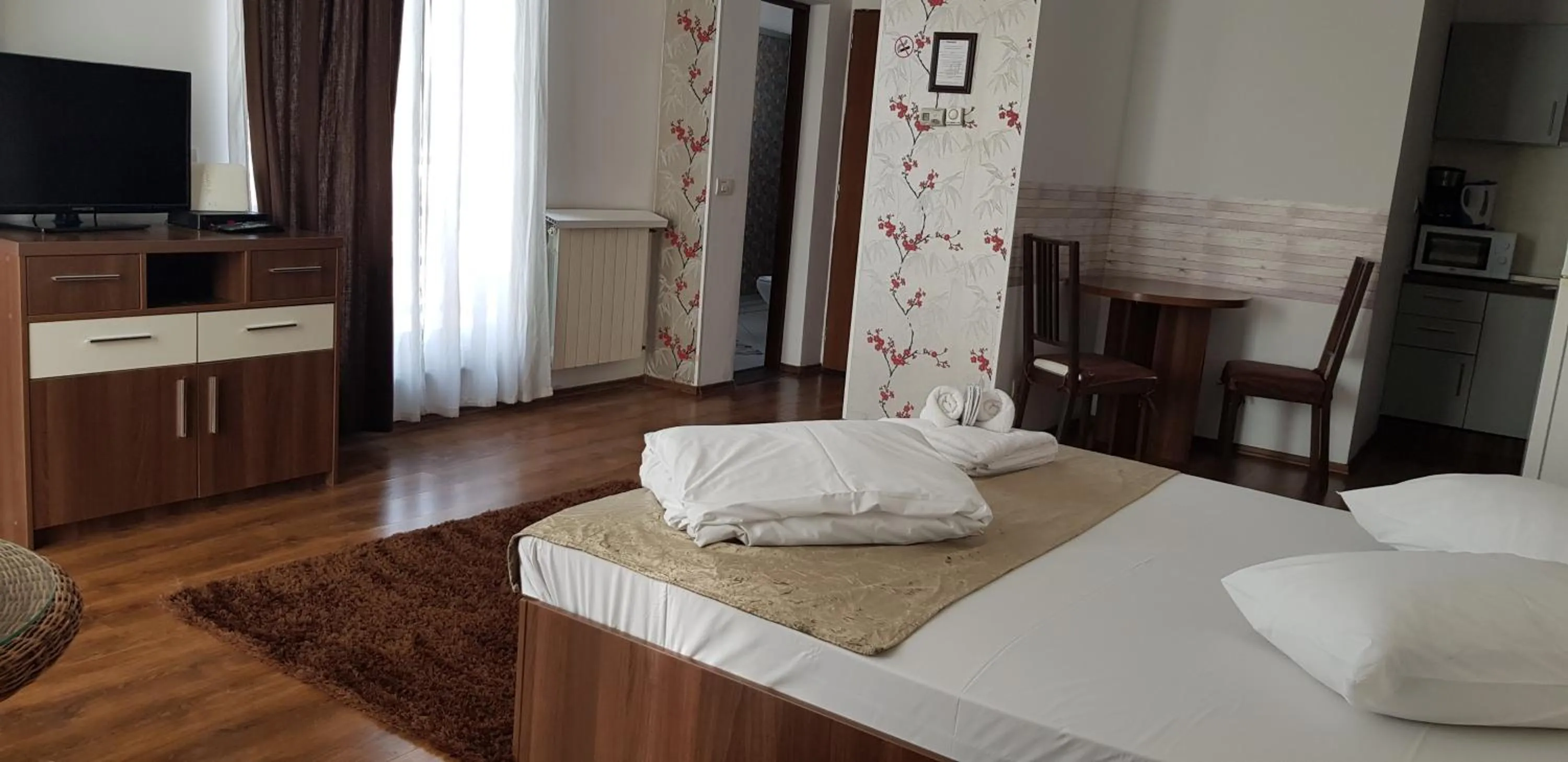 Communal lounge/ TV room in Mosilor Apartments