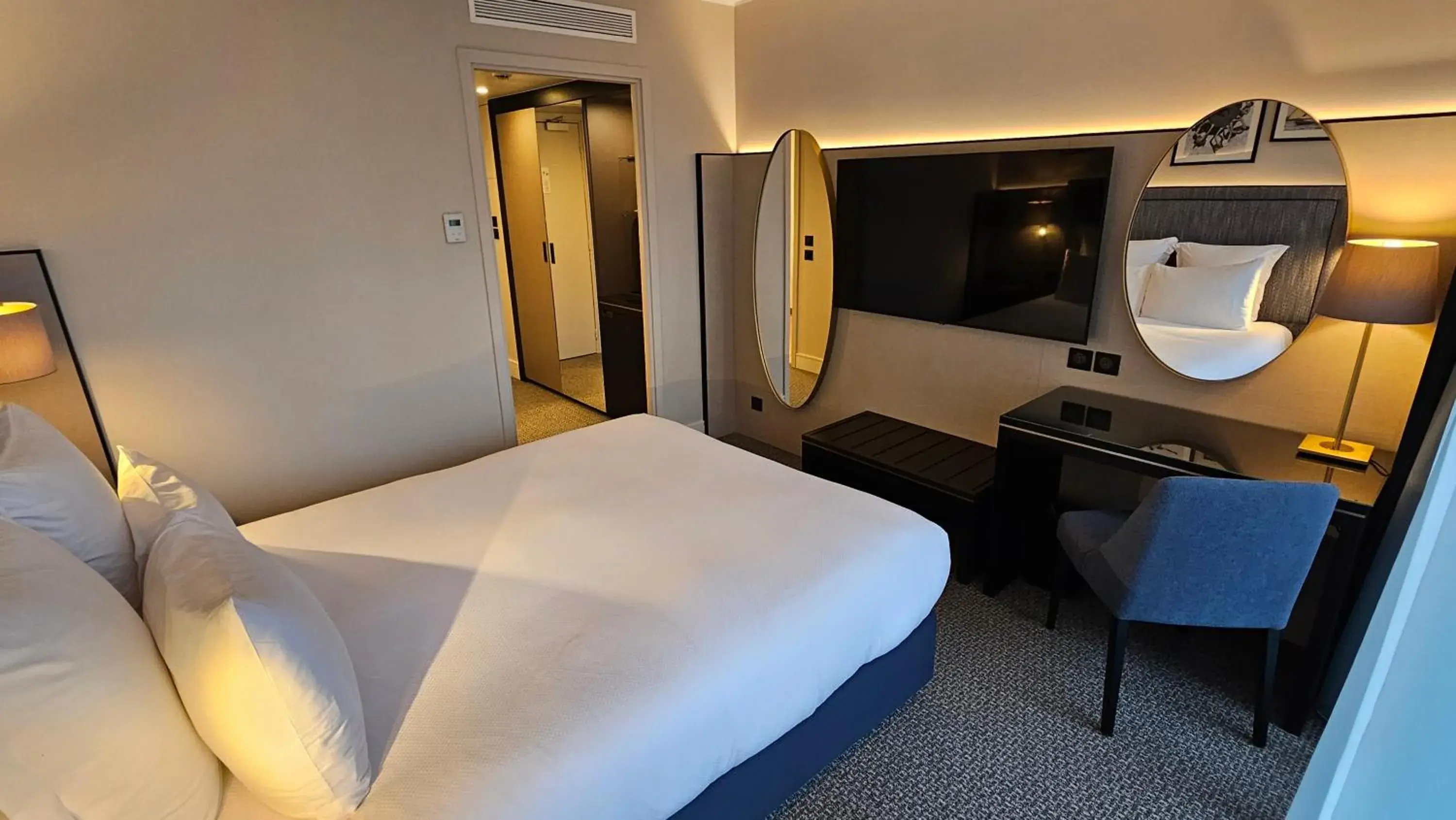 Riviera Queen Room in Columbus Hotel Monte-Carlo, Curio Collection by Hilton Riviera Queen Room in Columbus Hotel Monte-Carlo, Curio Collection by Hilton