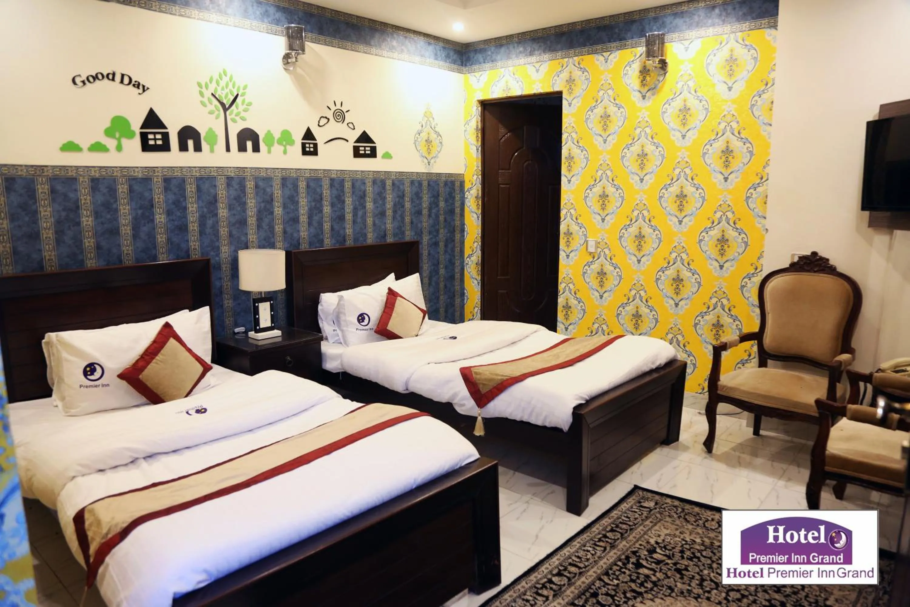 Photo of the whole room, Bed in Premier Inn Johar Town Lahore