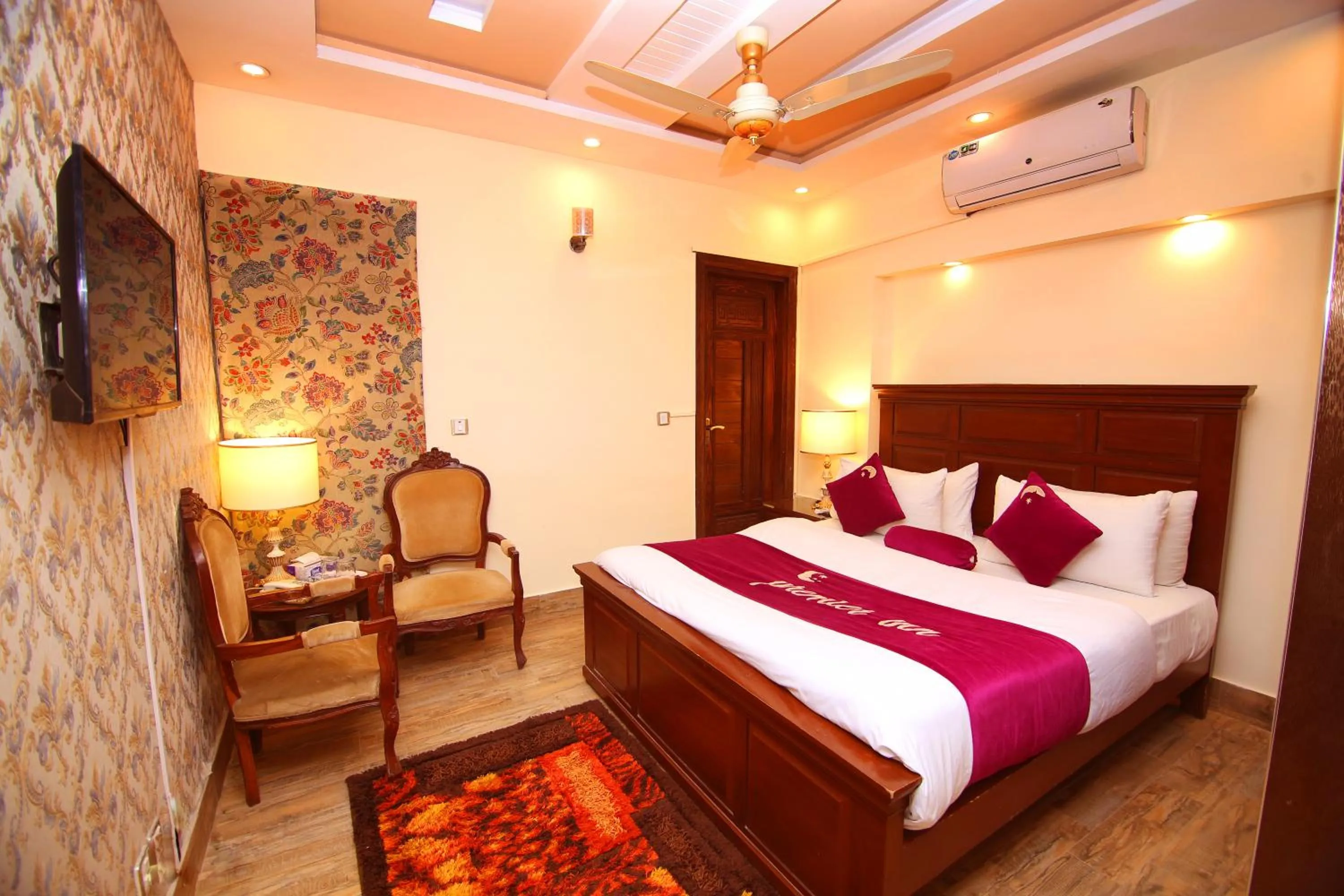 Bedroom, Bed in Premier Inn Johar Town Lahore