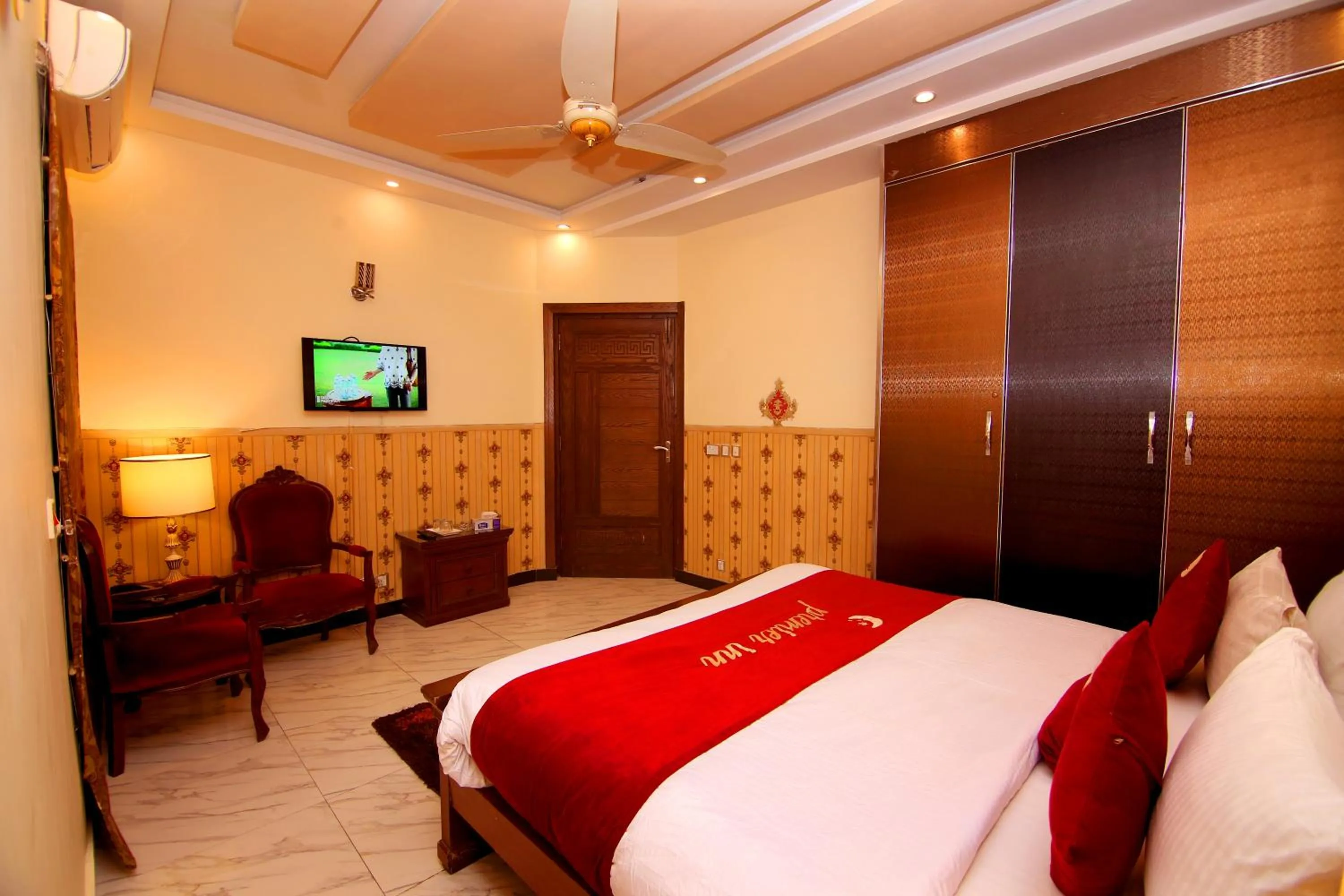 Bedroom, Bed in Premier Inn Johar Town Lahore