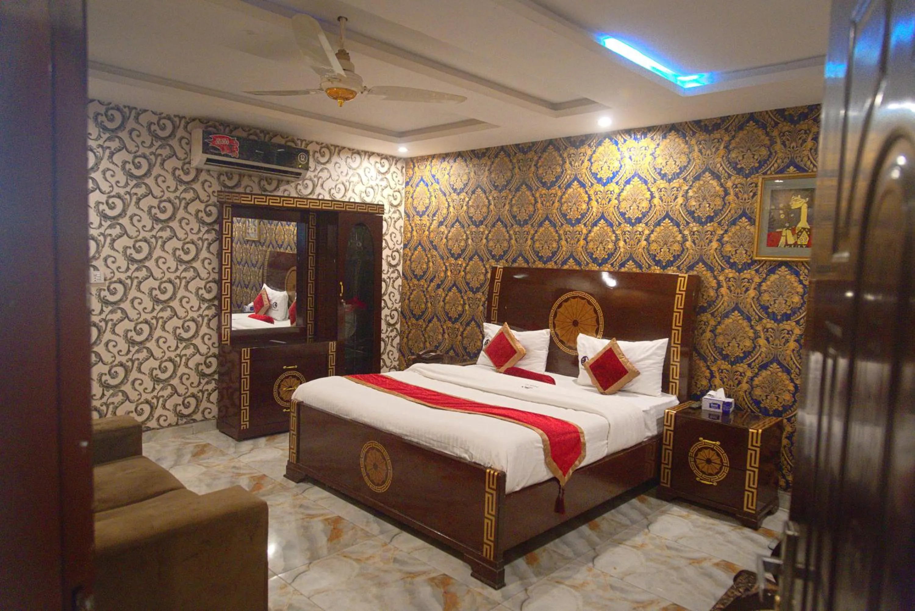Bedroom, Bed in Premier Inn Johar Town Lahore
