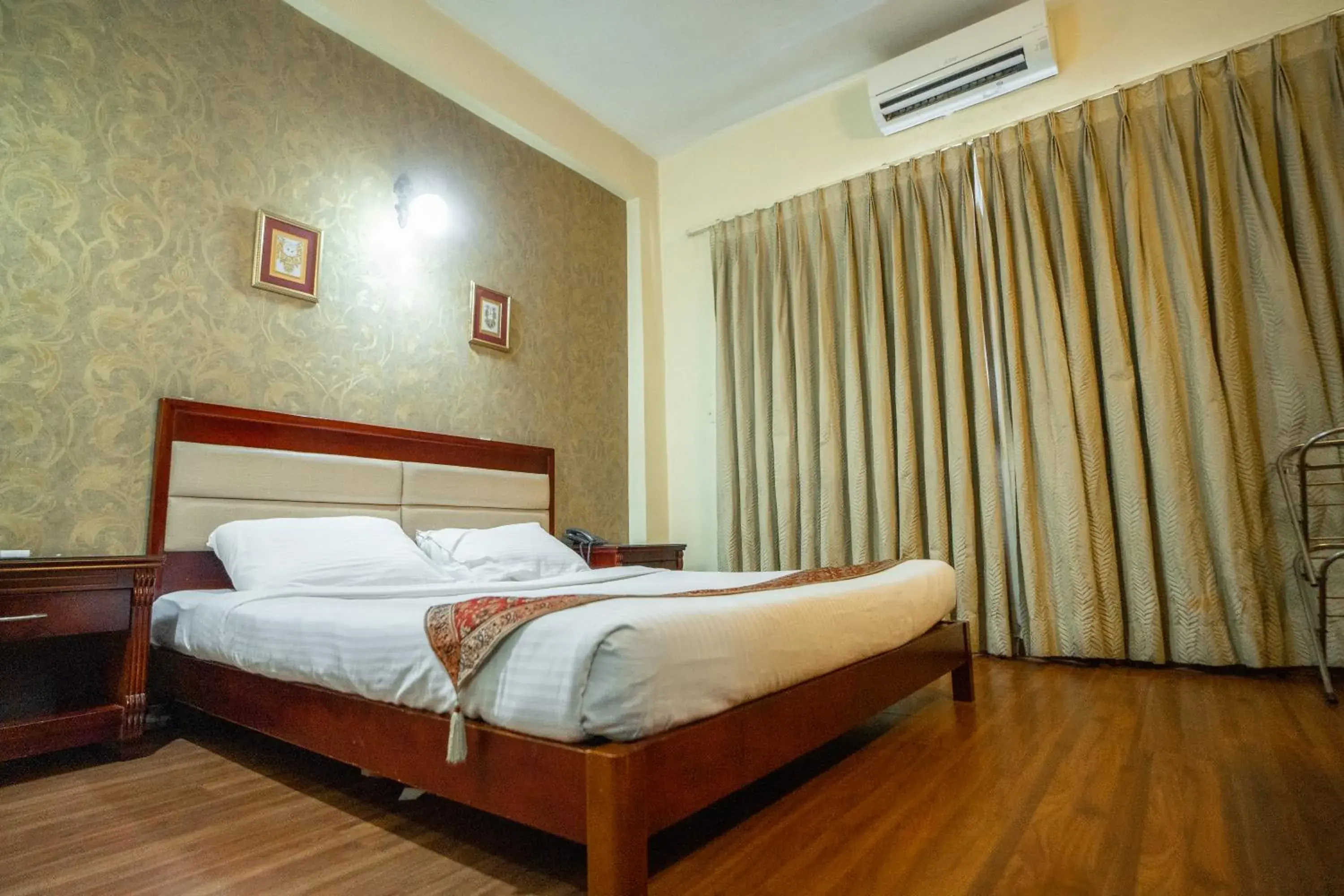 Deluxe Queen Studio in Enkay Residency V Block-Cyber City Deluxe Queen Studio in Enkay Residency V Block-Cyber City