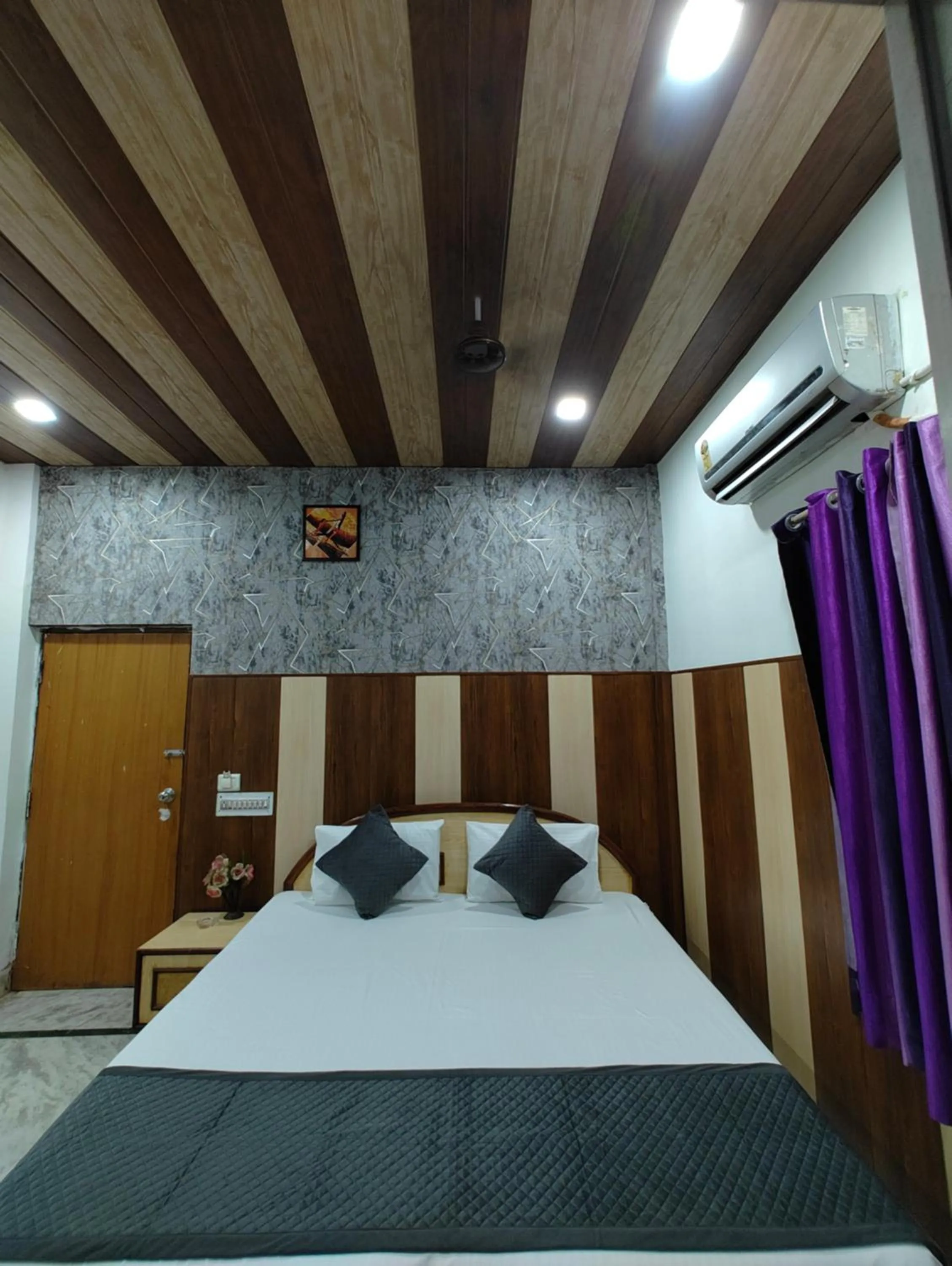 Bedroom, Bed in Hotel Swarajya Palace