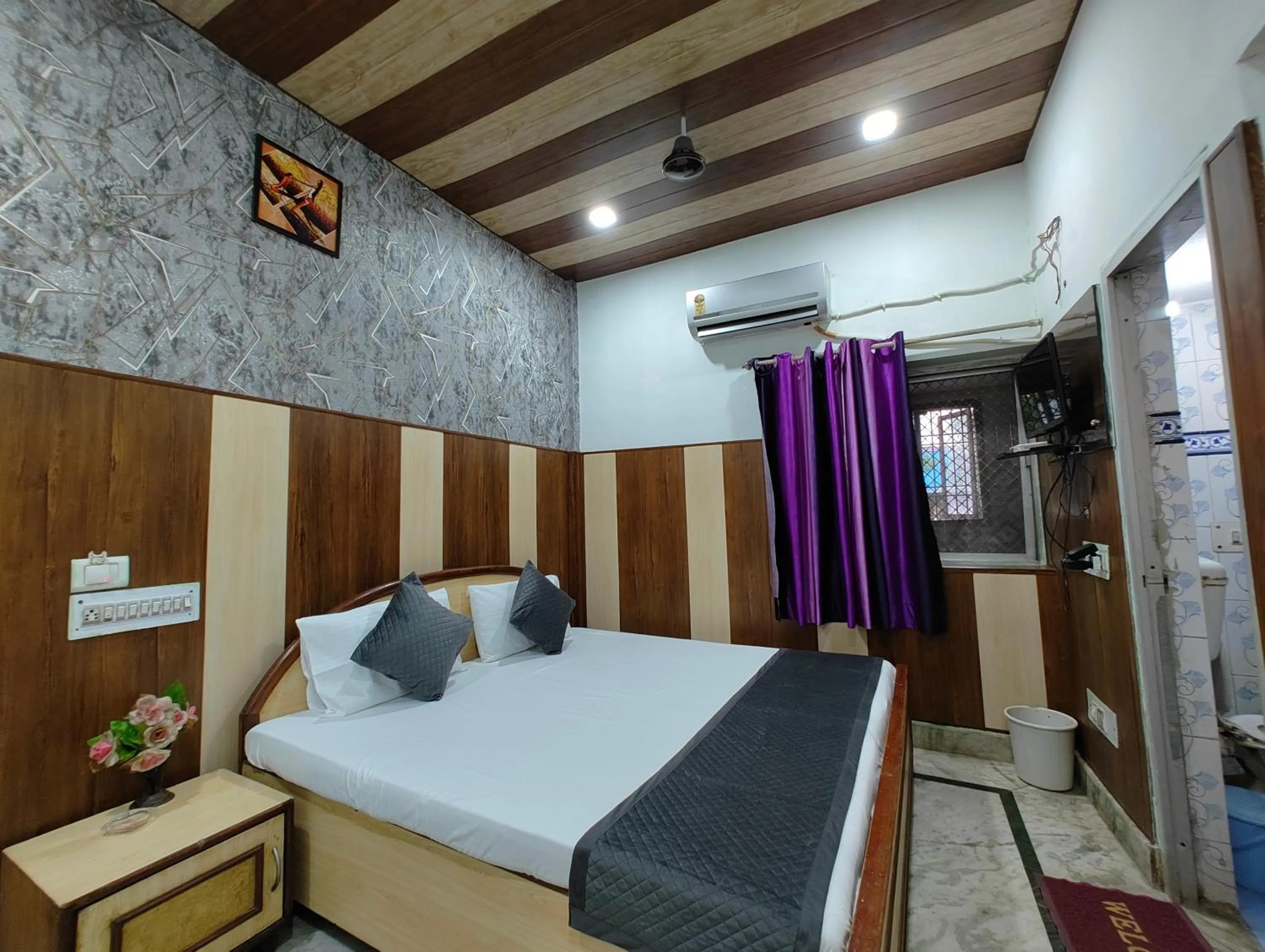 Bedroom, Bed in Hotel Swarajya Palace