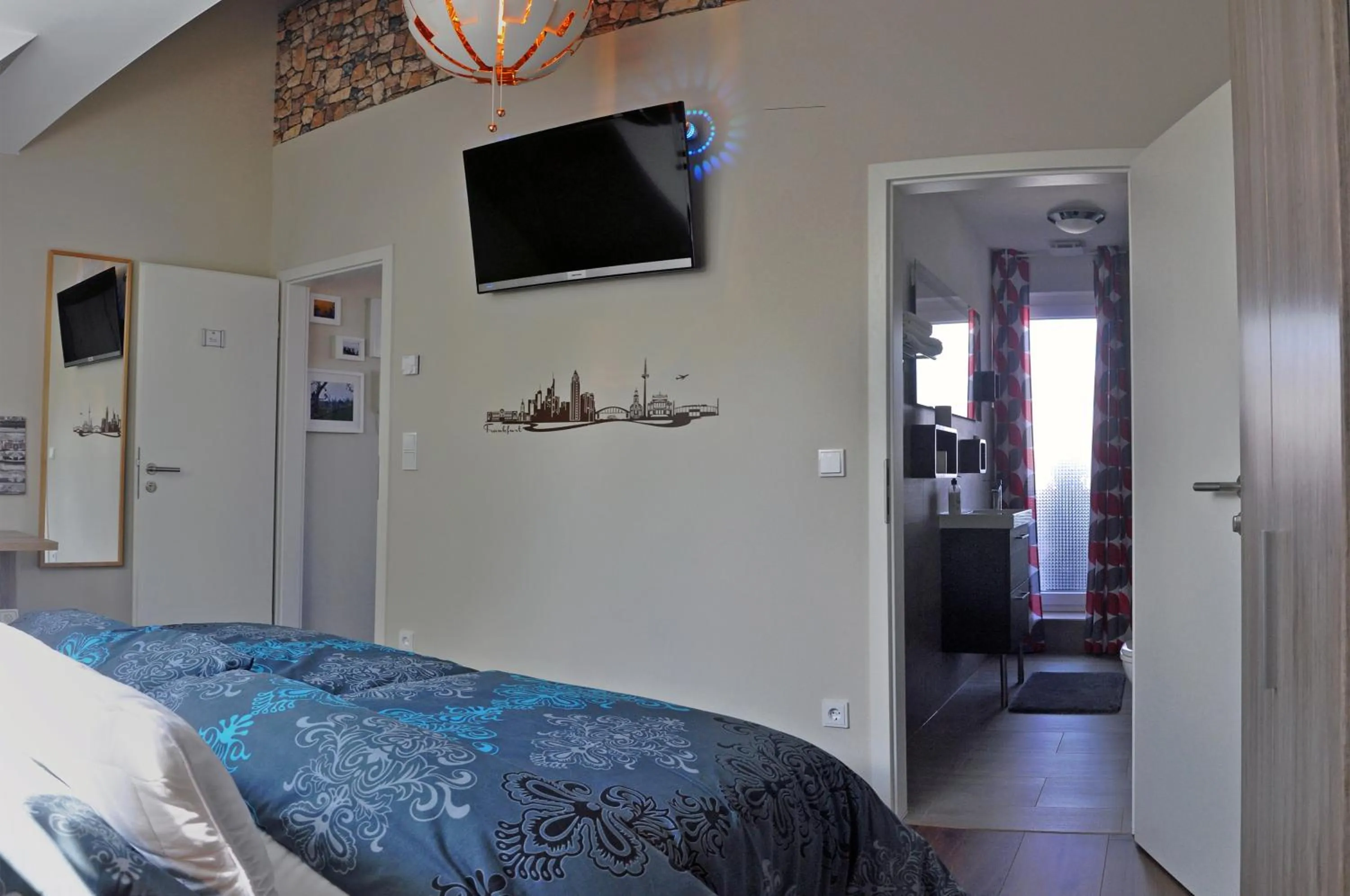 Spring, Bed in Frankfurt Bed & Breakfast