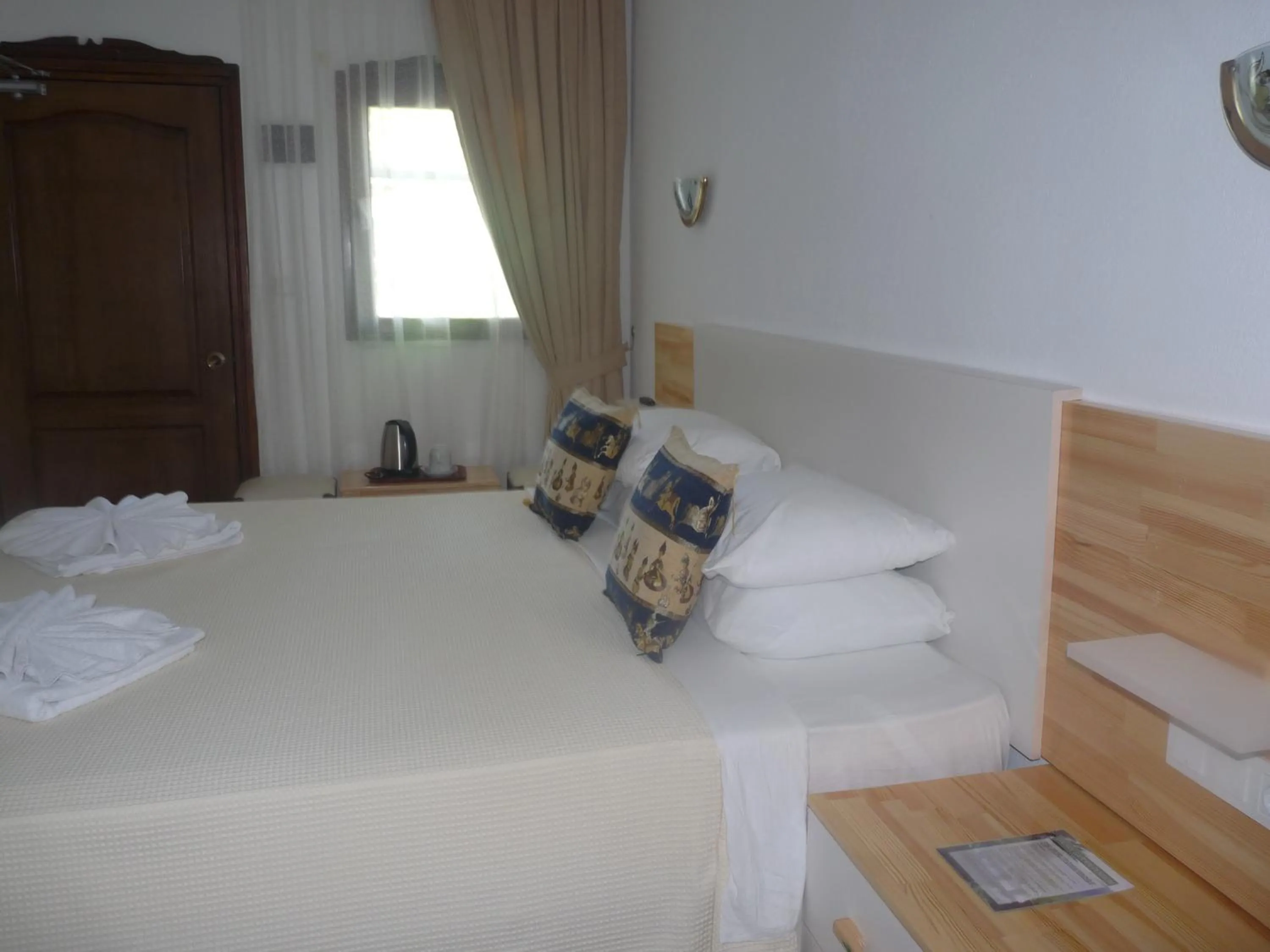 Photo of the whole room, Bed in Dalyan Garden Pension