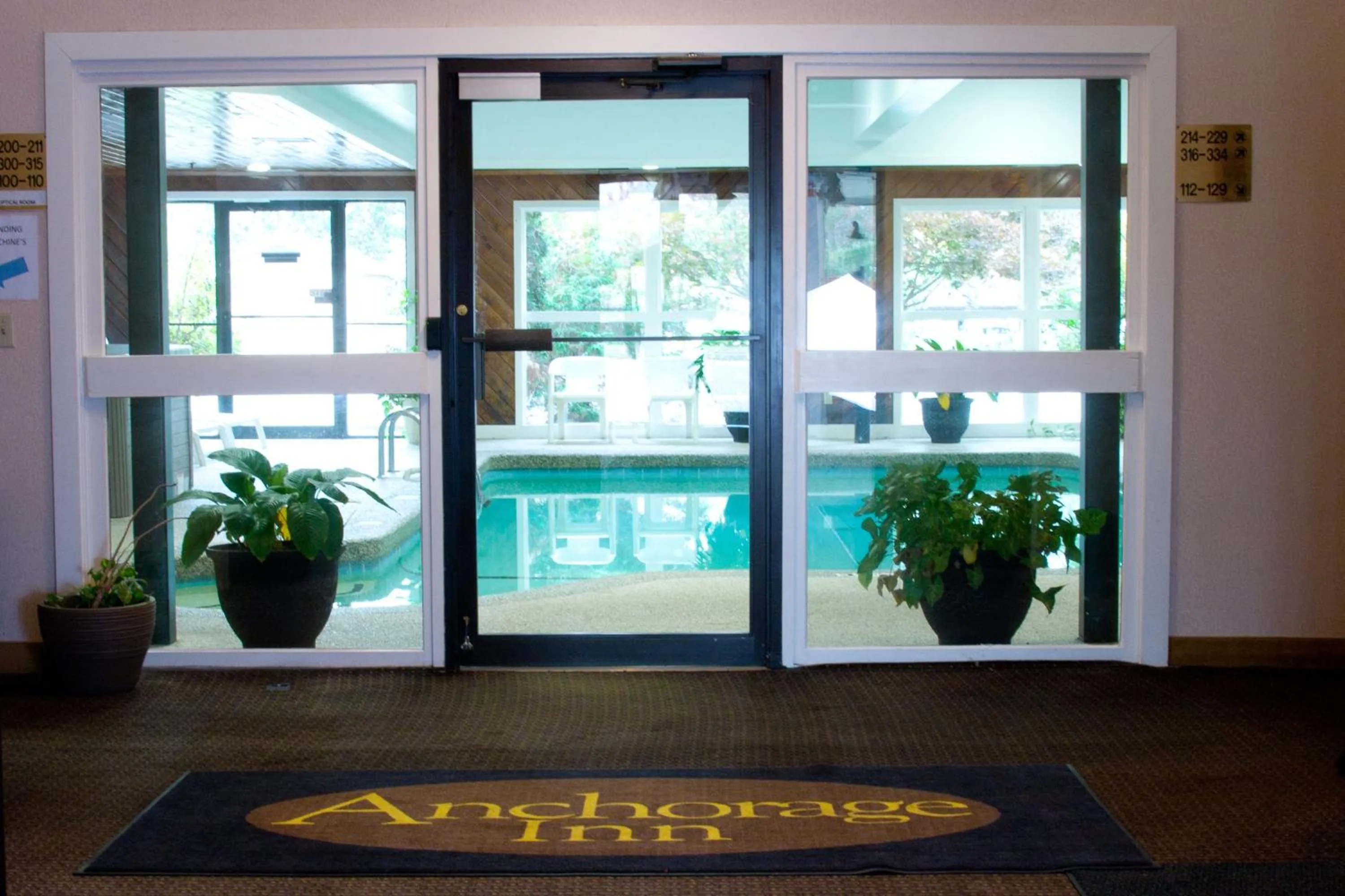 Swimming pool in Anchorage Inn Burlington