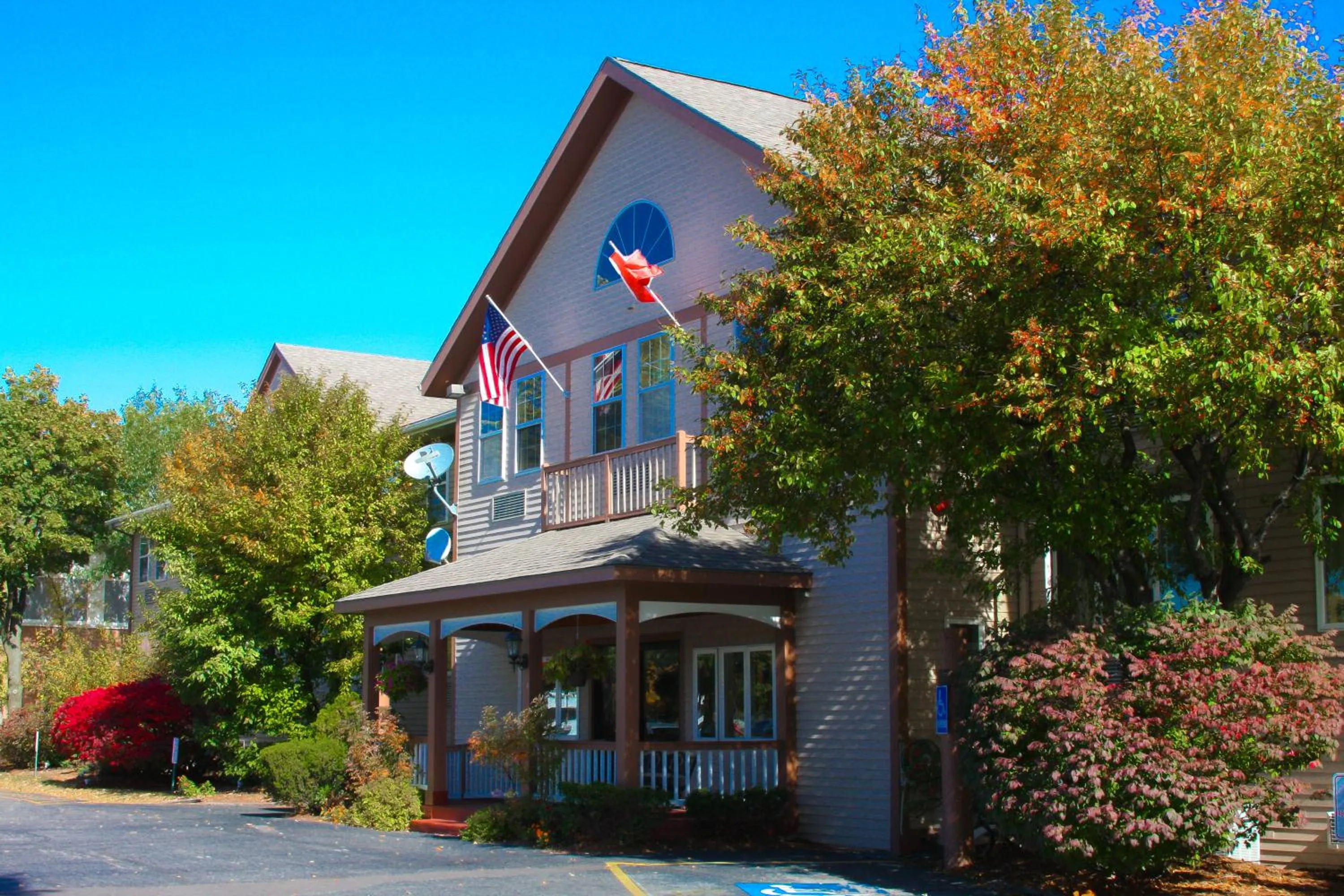 Facade/entrance in Anchorage Inn Burlington