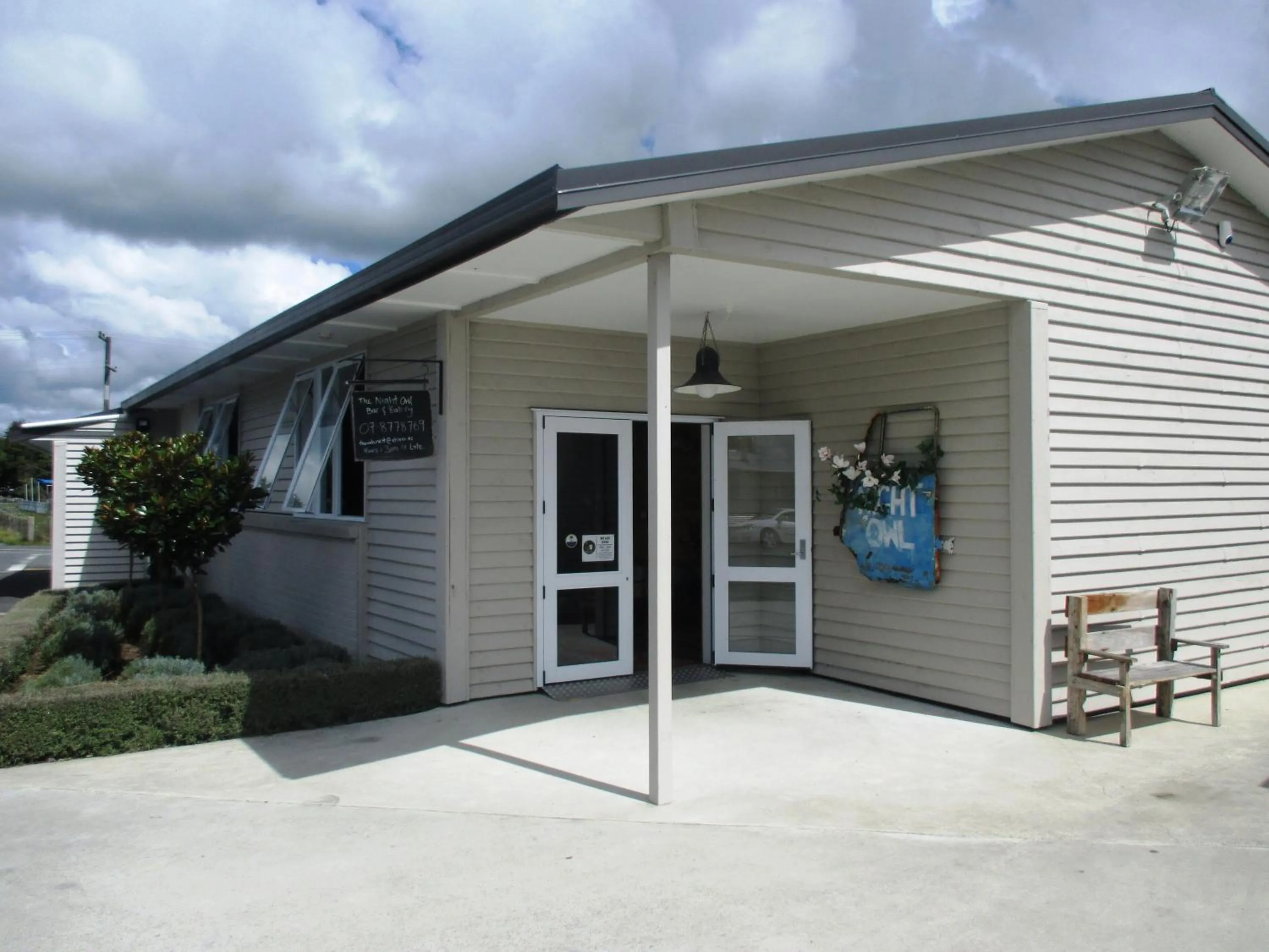 FatOwl Motel, Bar & Eatery