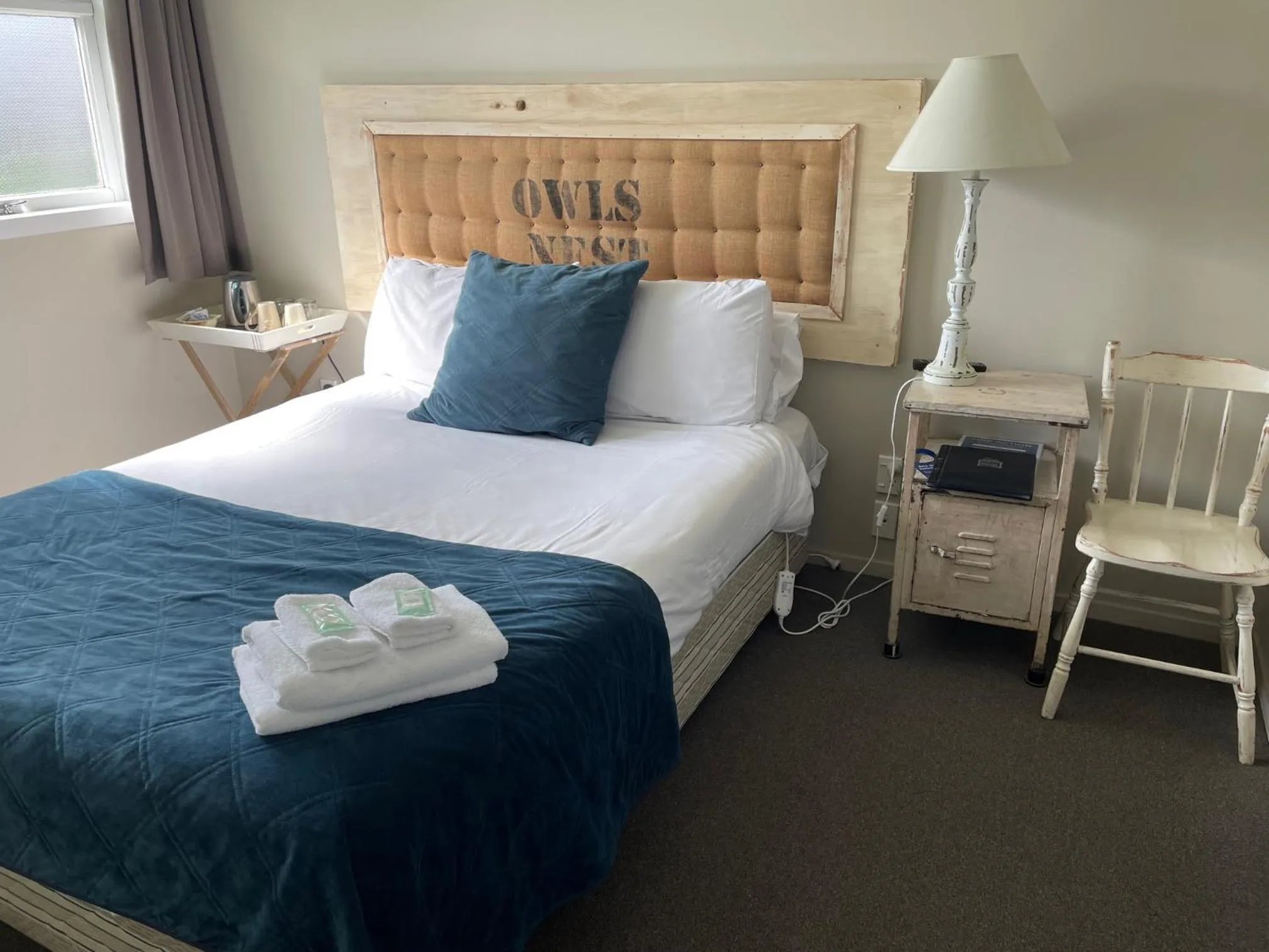 Bed in FatOwl Motel, Bar & Eatery