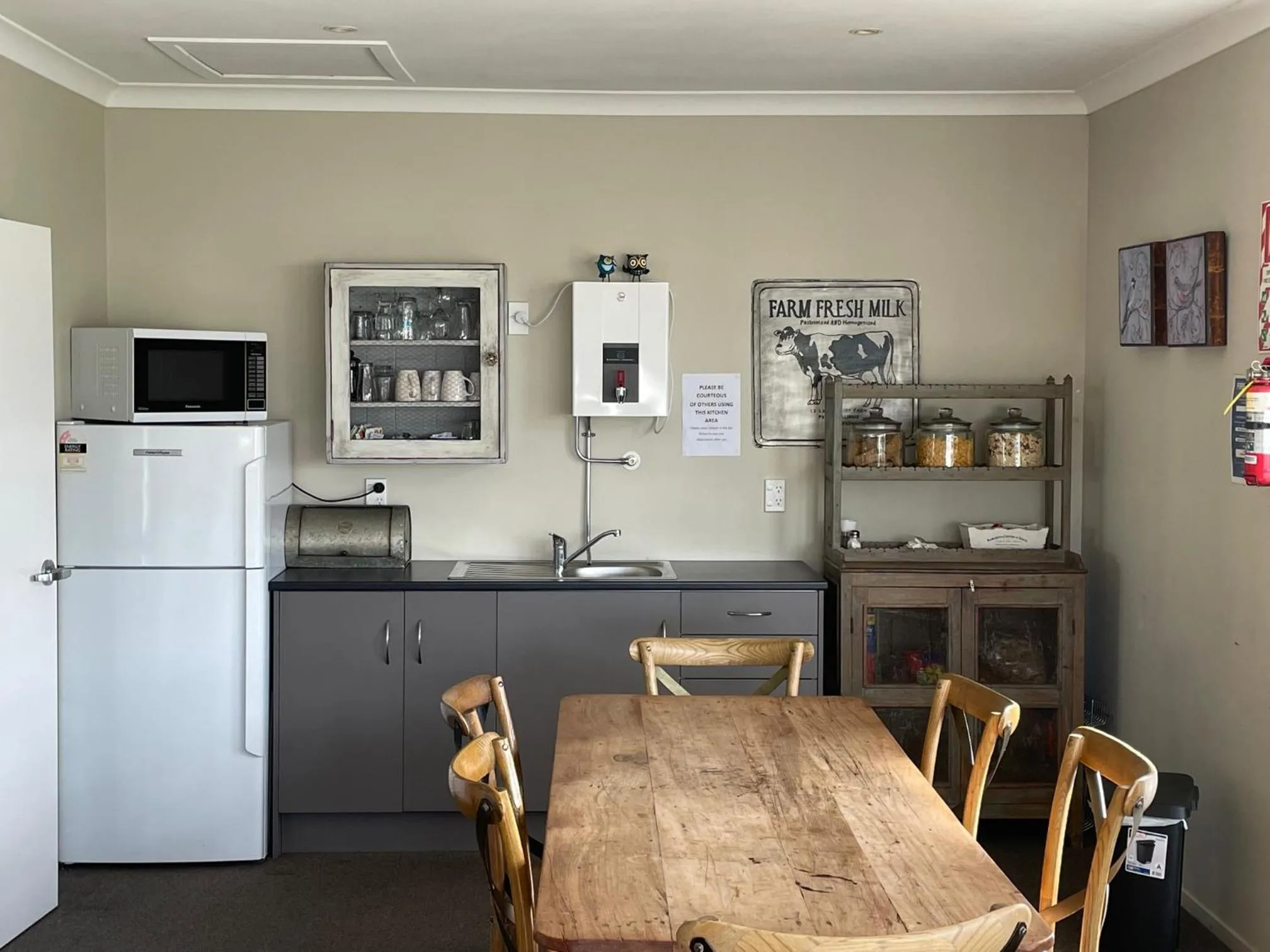 FatOwl Motel, Bar & Eatery