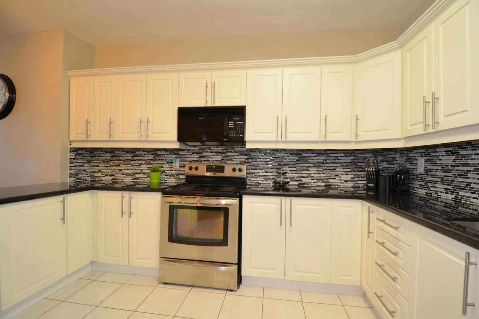 Kitchen or kitchenette in The SoMa Furnished Residences