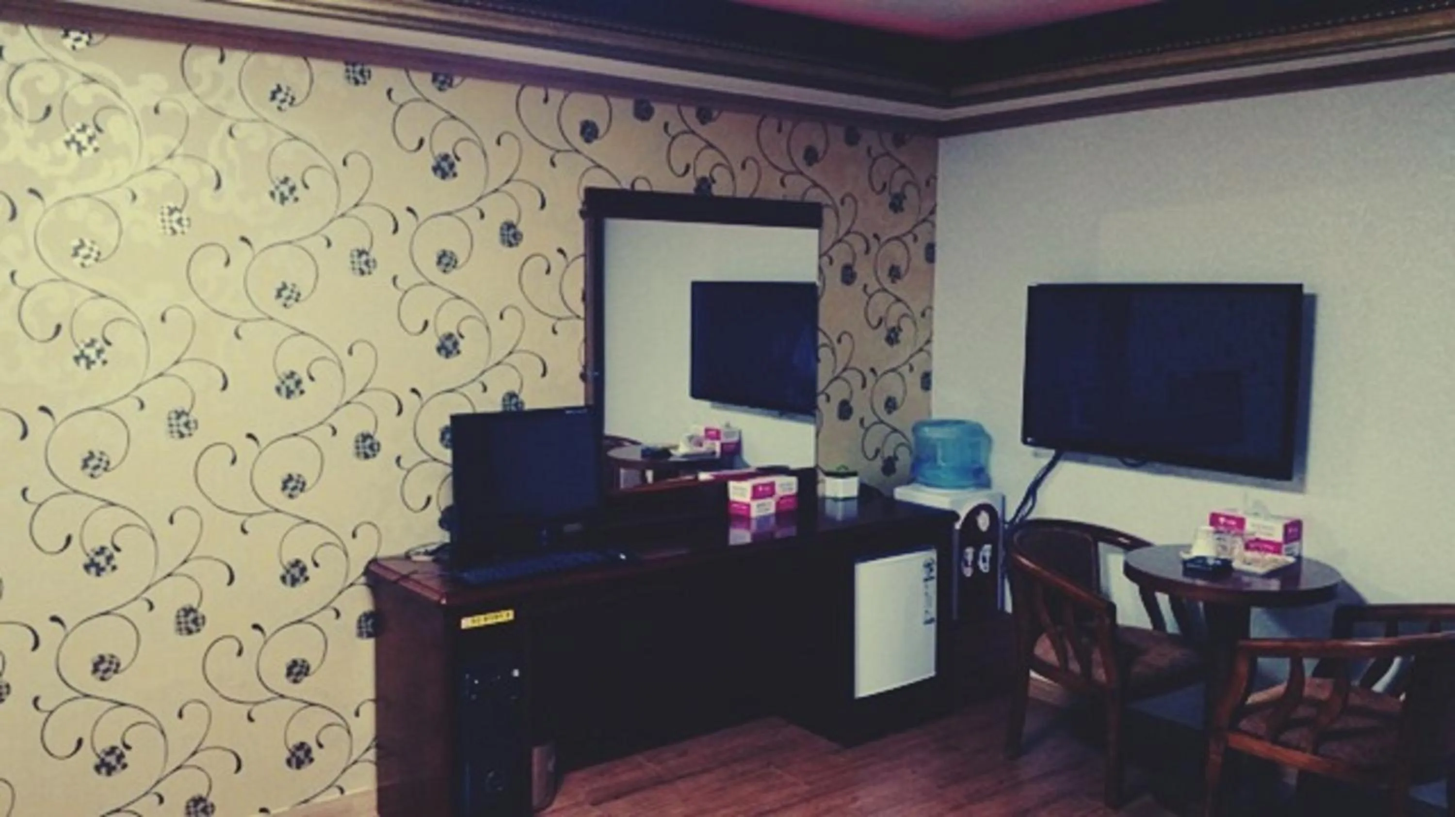 TV/Entertainment Center in GuangJu Hotel Banana