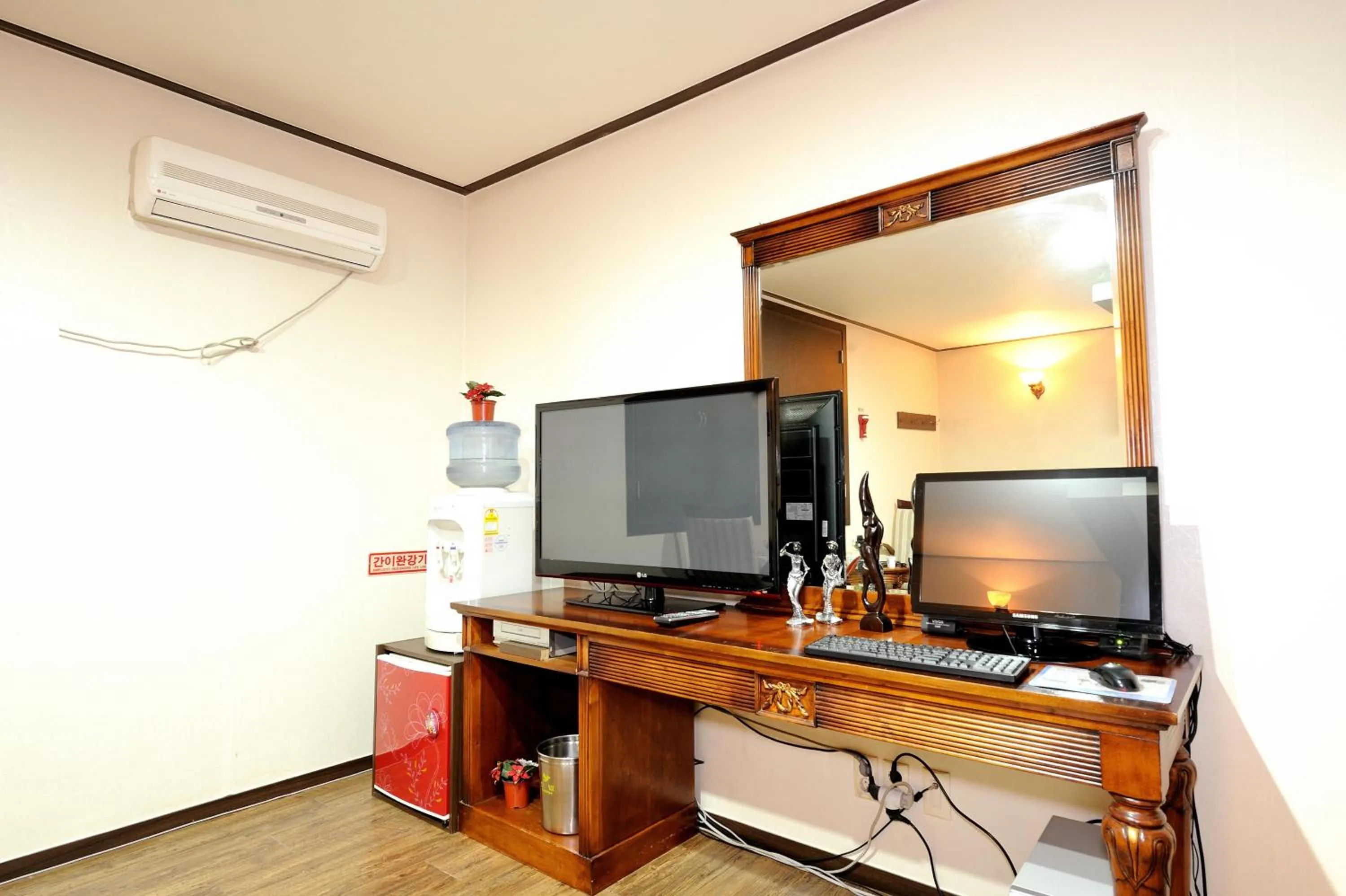 TV and multimedia, TV/Entertainment Center in GuangJu Hotel Banana