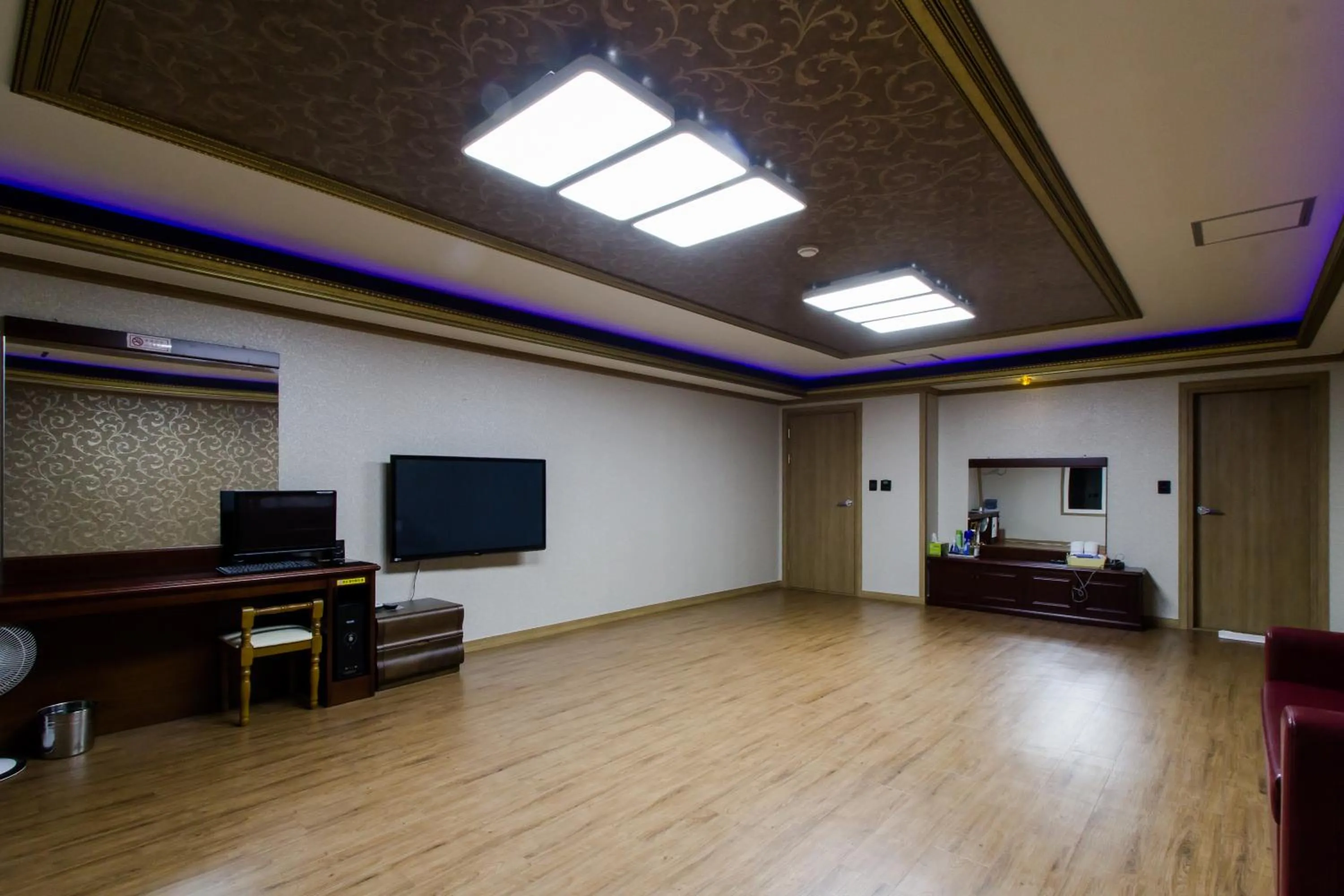 TV/Entertainment Center in GuangJu Hotel Banana