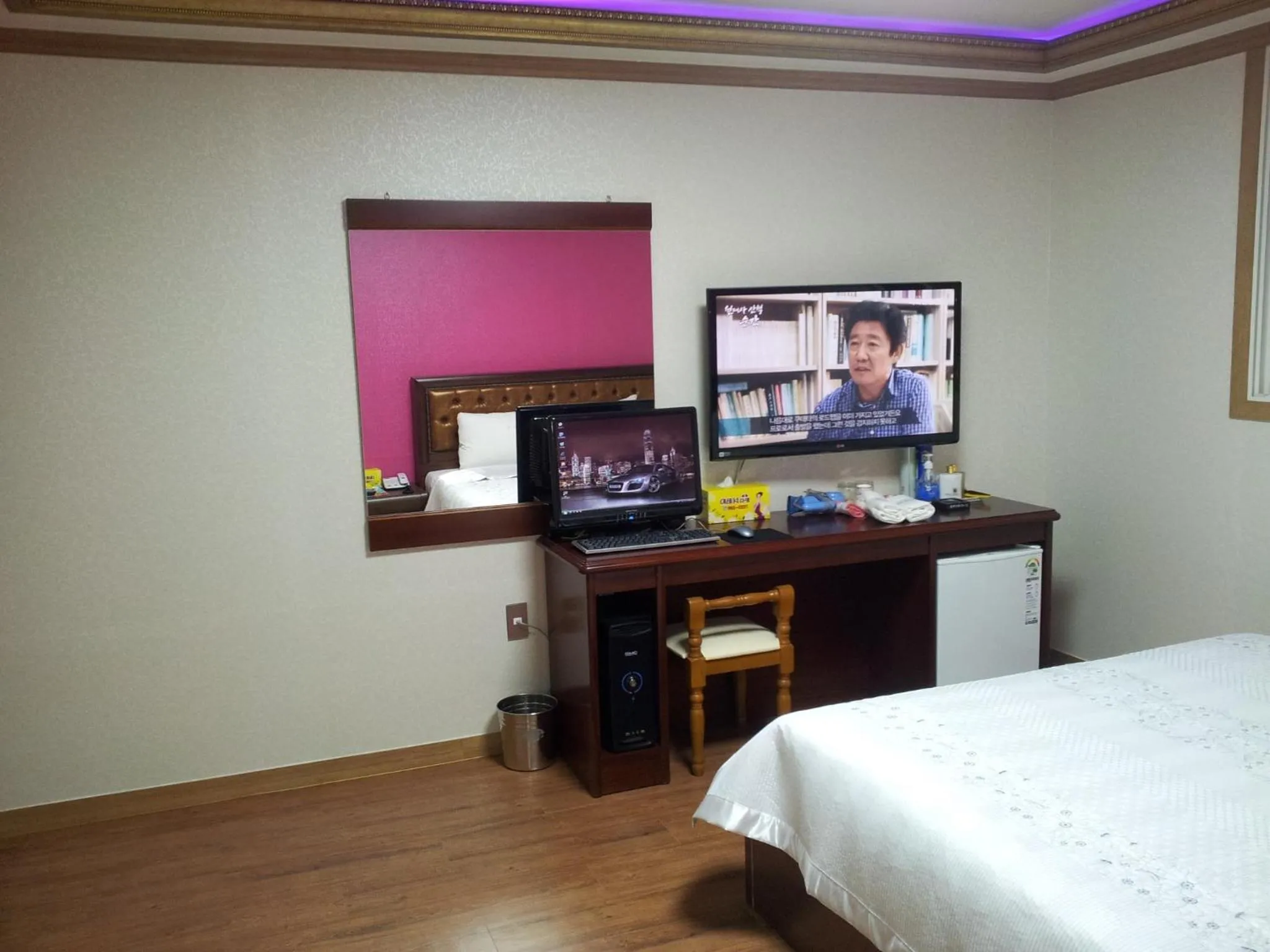 TV/Entertainment Center in GuangJu Hotel Banana
