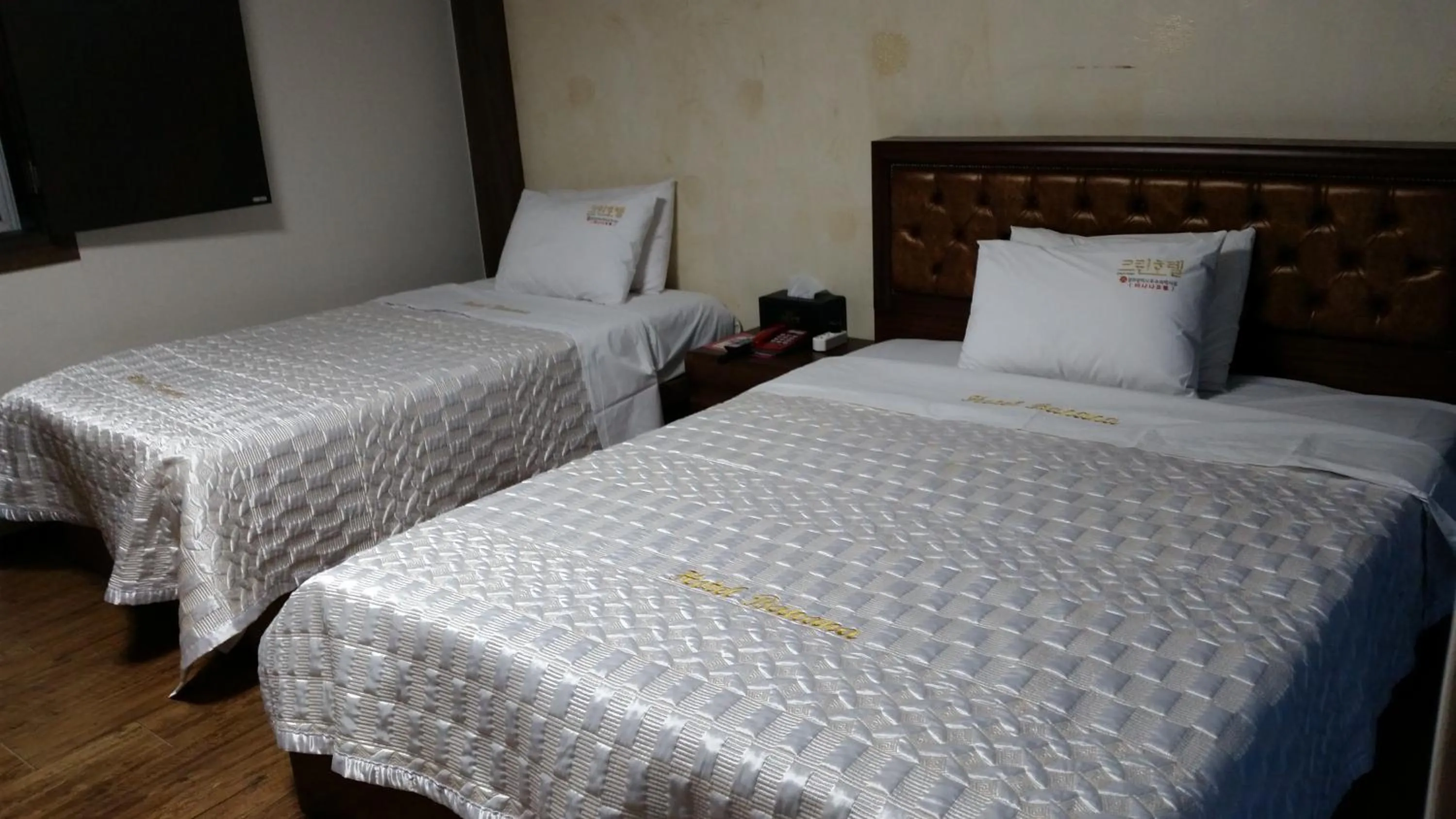 Property logo or sign in GuangJu Hotel Banana