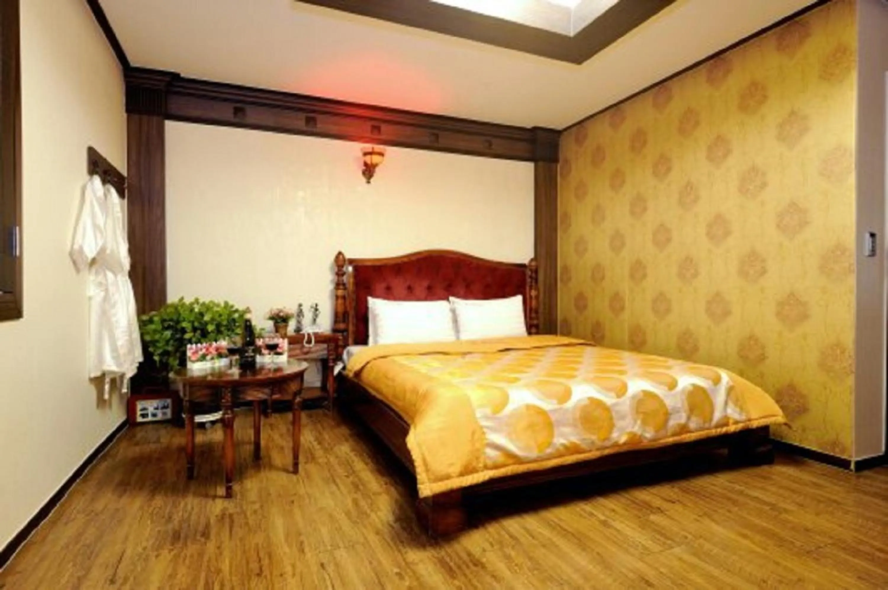 GuangJu Hotel Banana