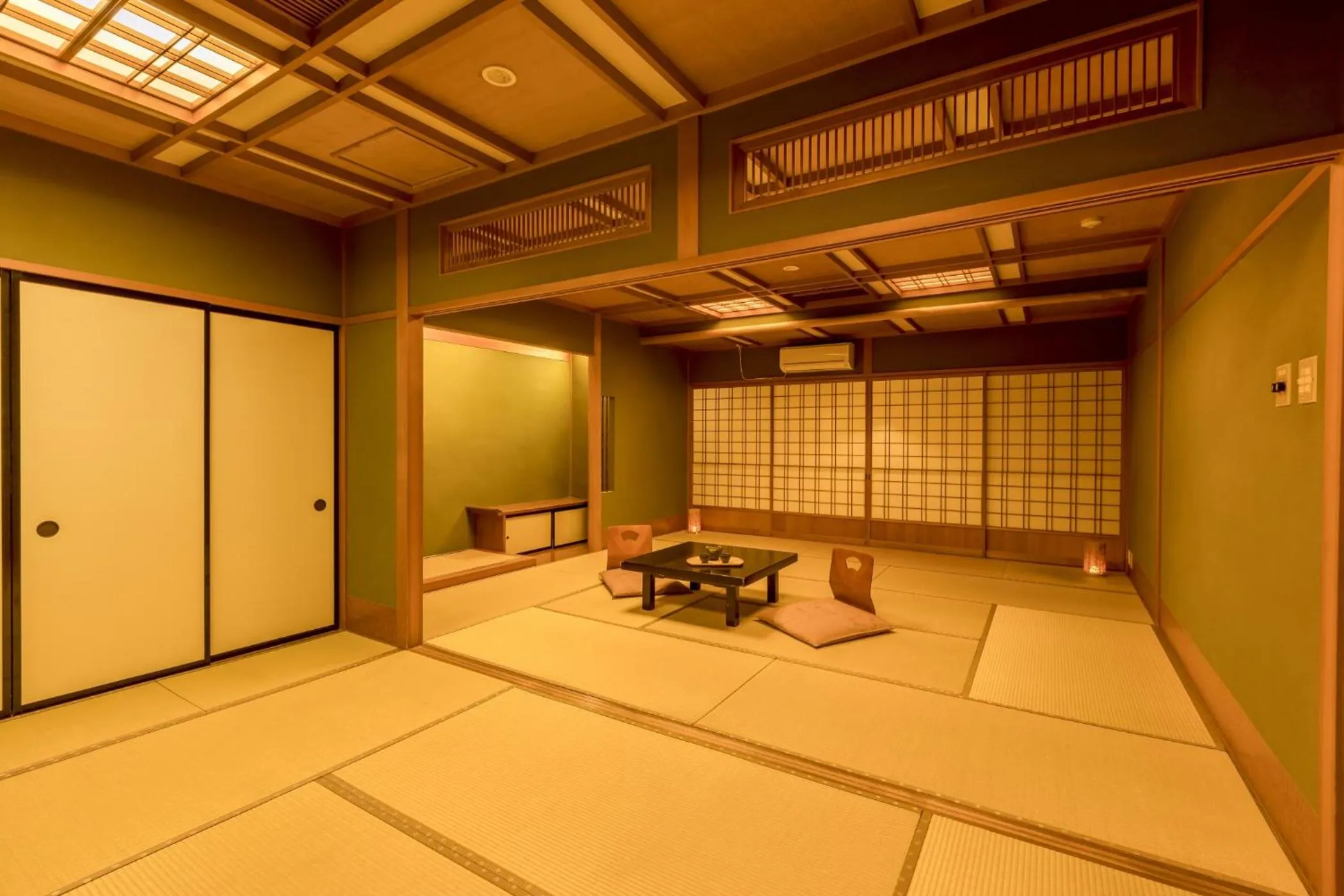 Photo of the whole room in Ooedo Onsen Monogatari Premium Yoshinoya Irokuen