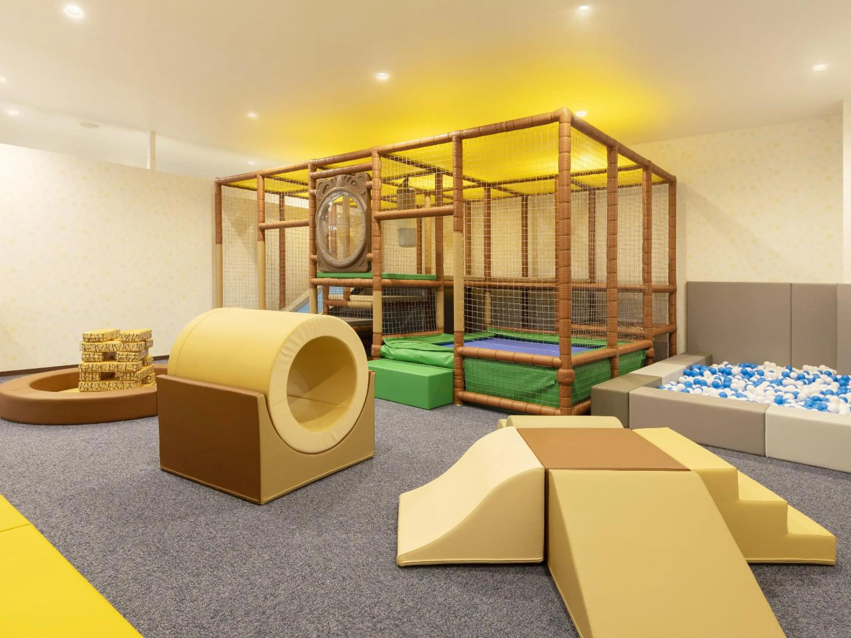 children in Ooedo Onsen Monogatari Premium Saiki Bekkan