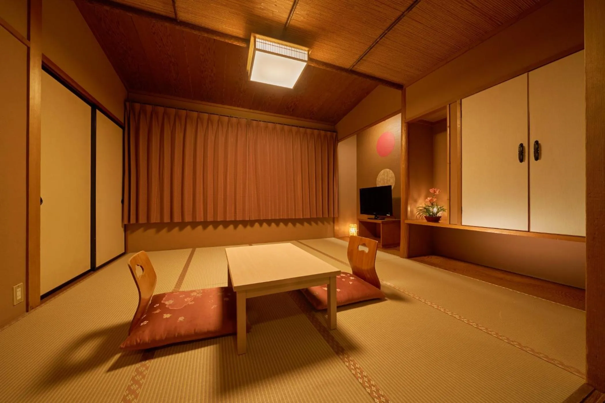Photo of the whole room in Ooedo Onsen Monogatari Yamanaka Saichoraku