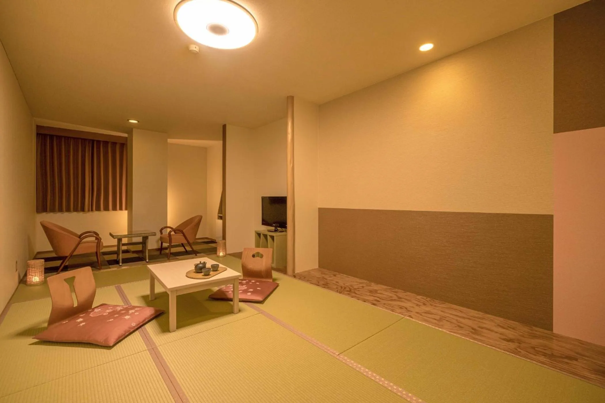 Photo of the whole room, Bed in Ooedo Onsen Monogatari Yamanaka Saichoraku
