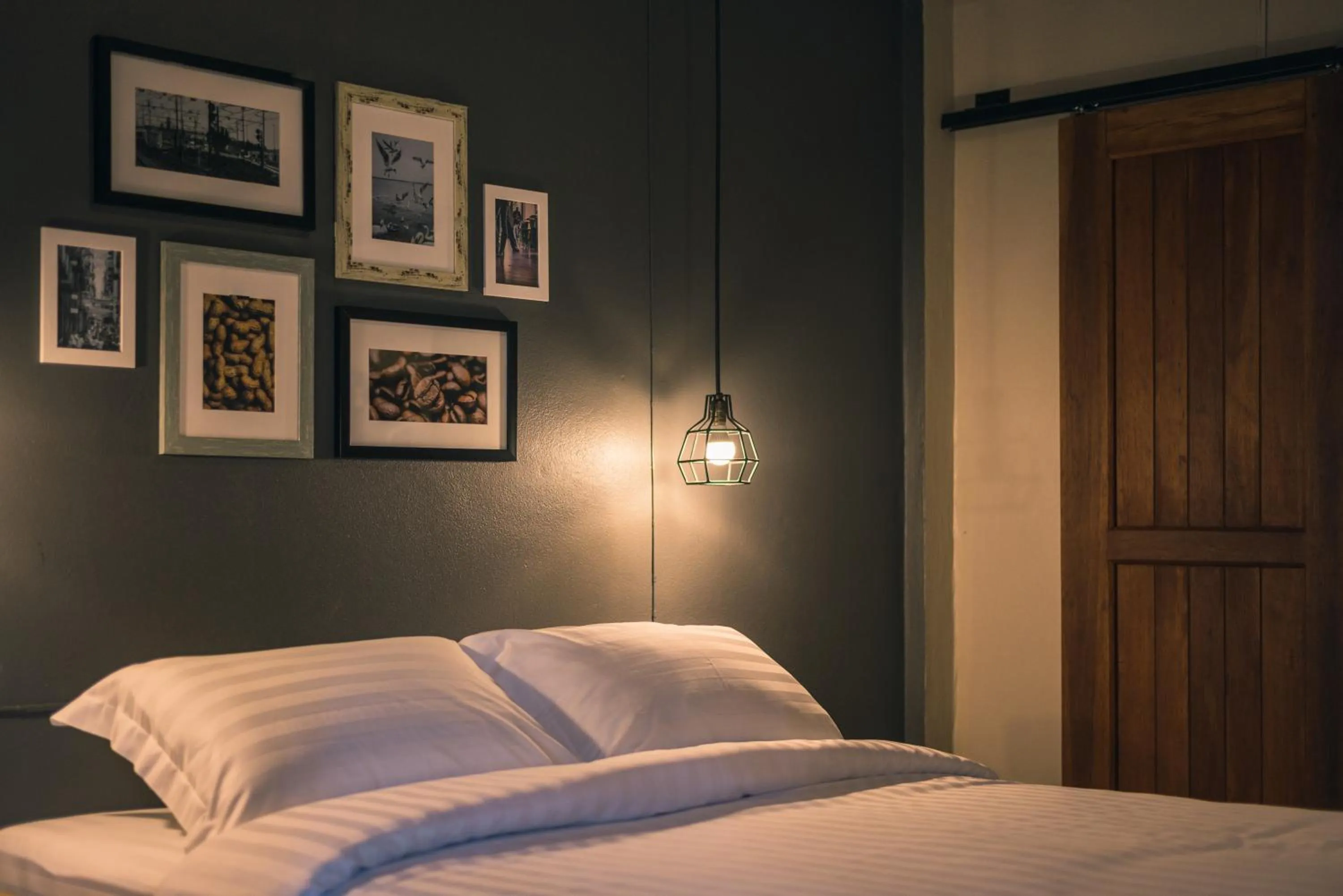 Photo of the whole room, Bed in Cozy Inn Chiang Mai