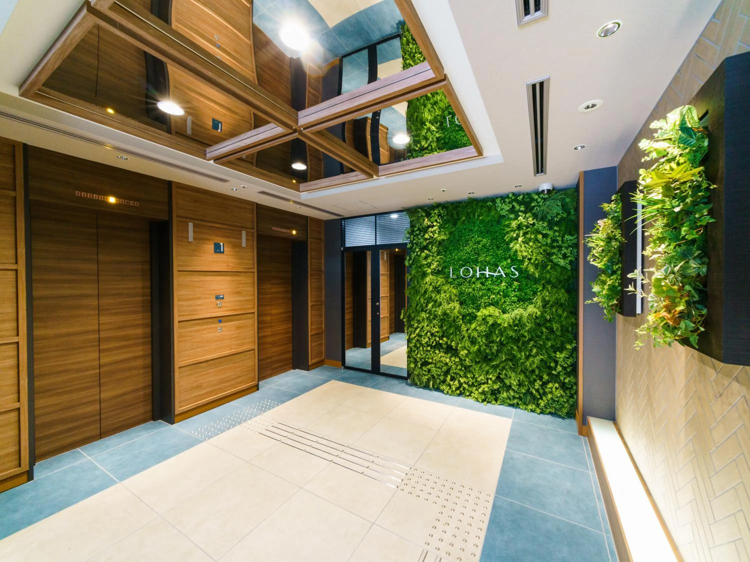 Facade/entrance, Bed in Super Hotel Premier Osaka Honmachi Ekimae Natural Hot Springs