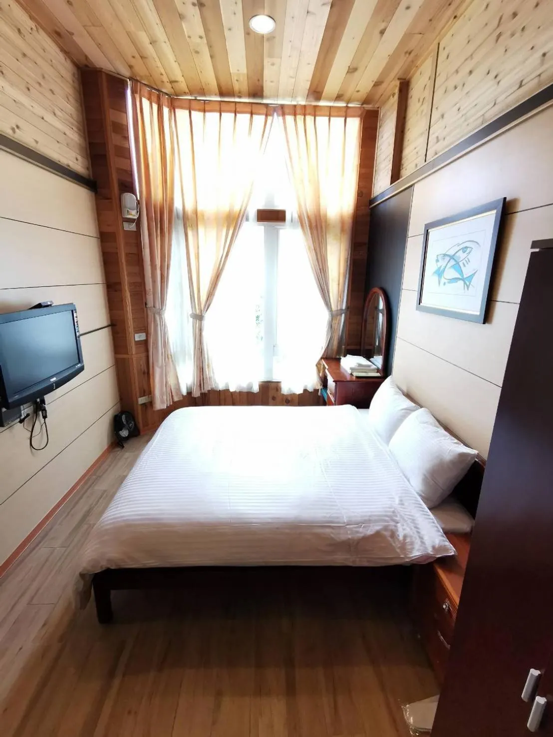 Photo of the whole room, Bed in Dreamtown