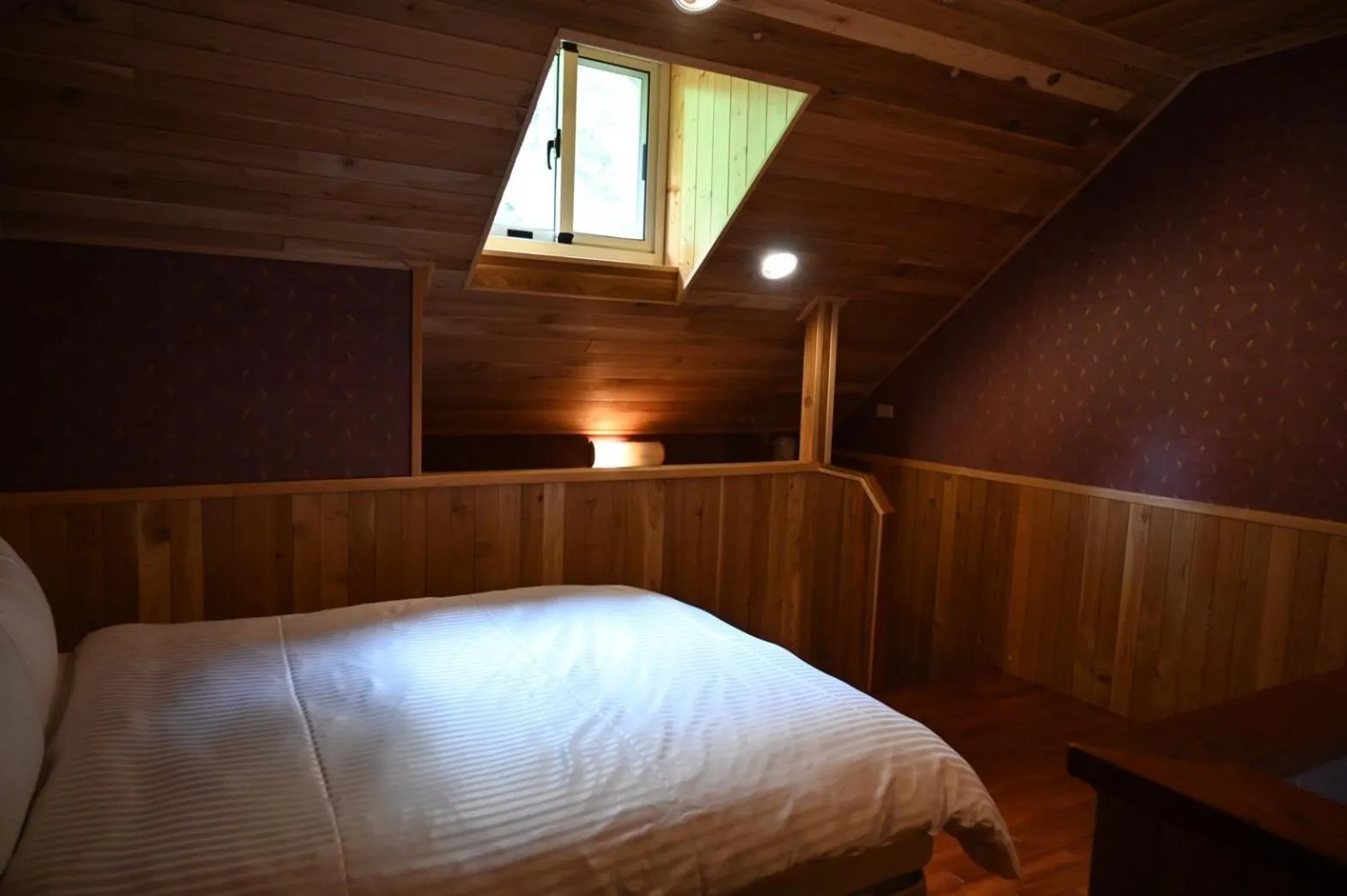 Photo of the whole room, Bed in Dreamtown