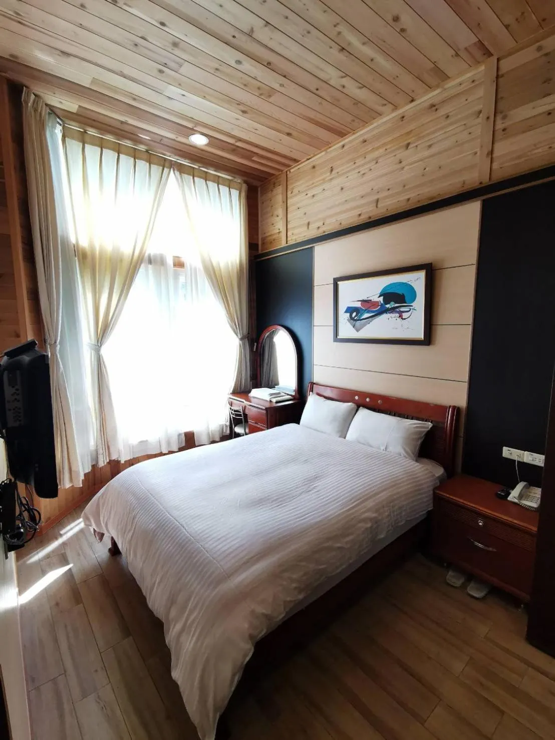 Photo of the whole room, Bed in Dreamtown