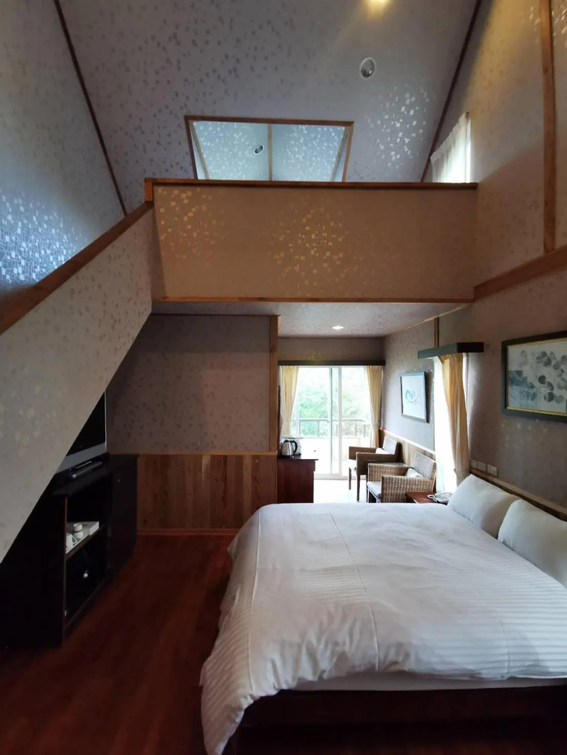 Photo of the whole room, Bed in Dreamtown