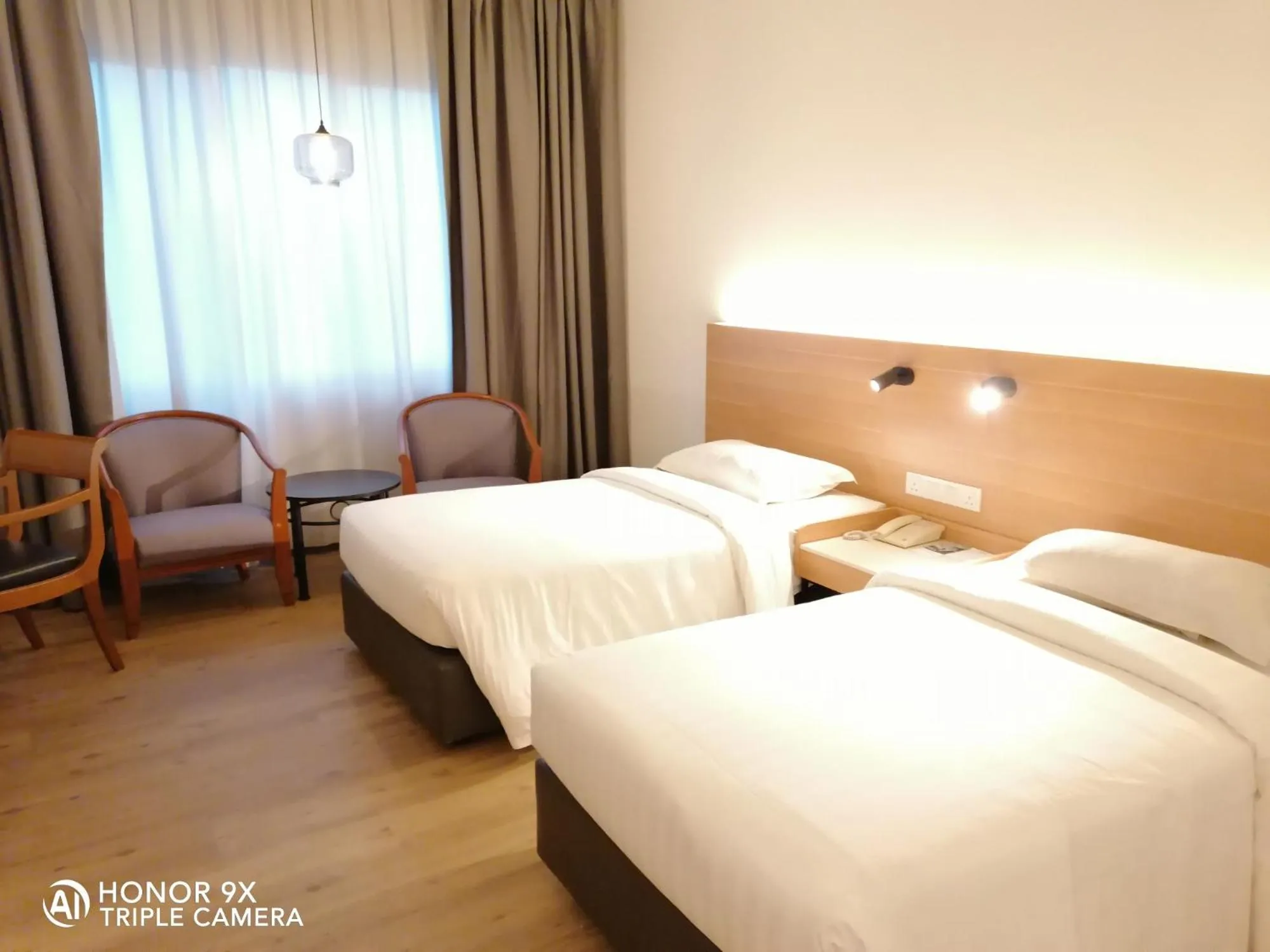 Bedroom, Bed in Crystal Crown Hotel Harbour View, Port Klang