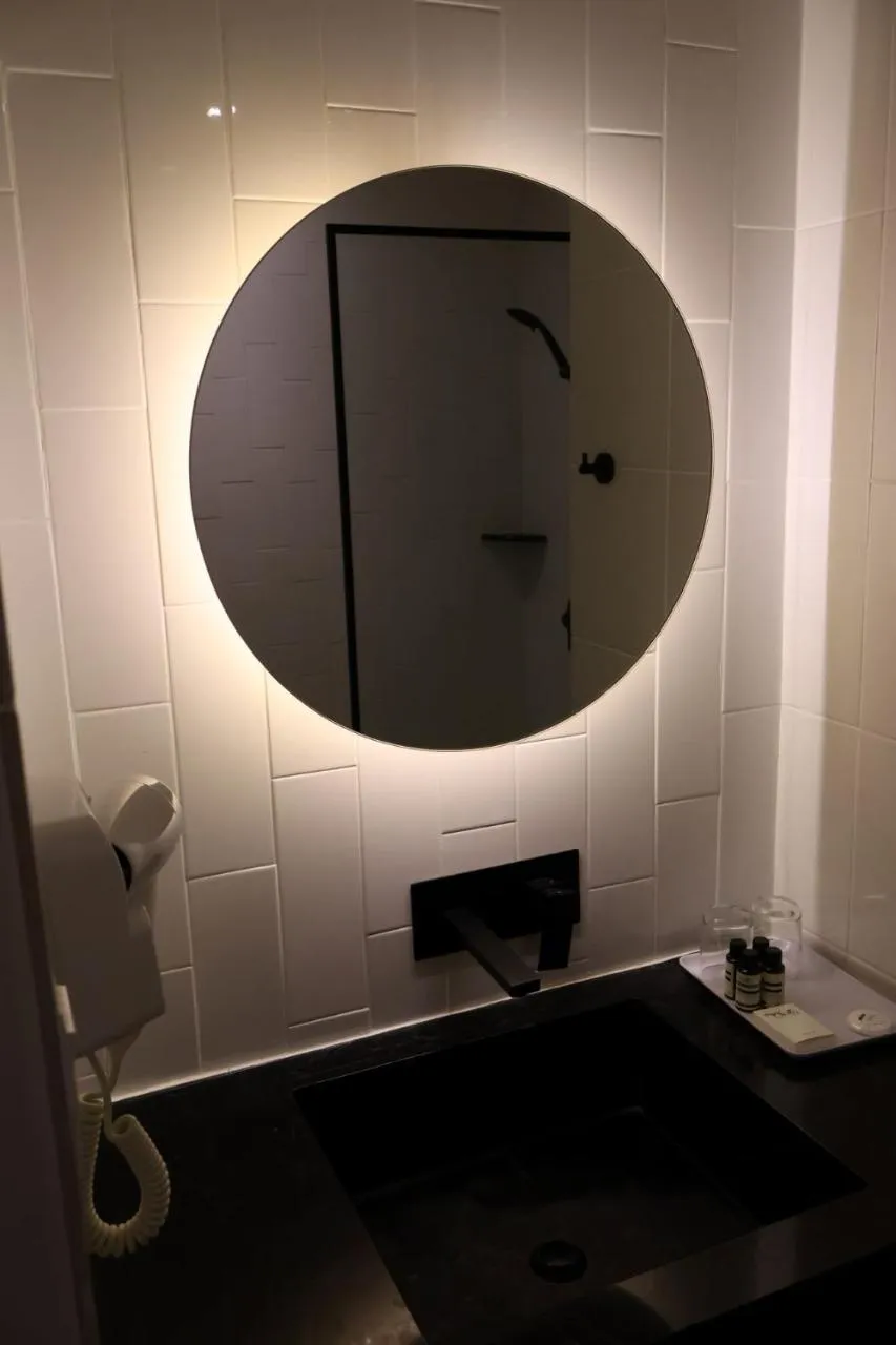 Shower in Crystal Crown Hotel Harbour View, Port Klang