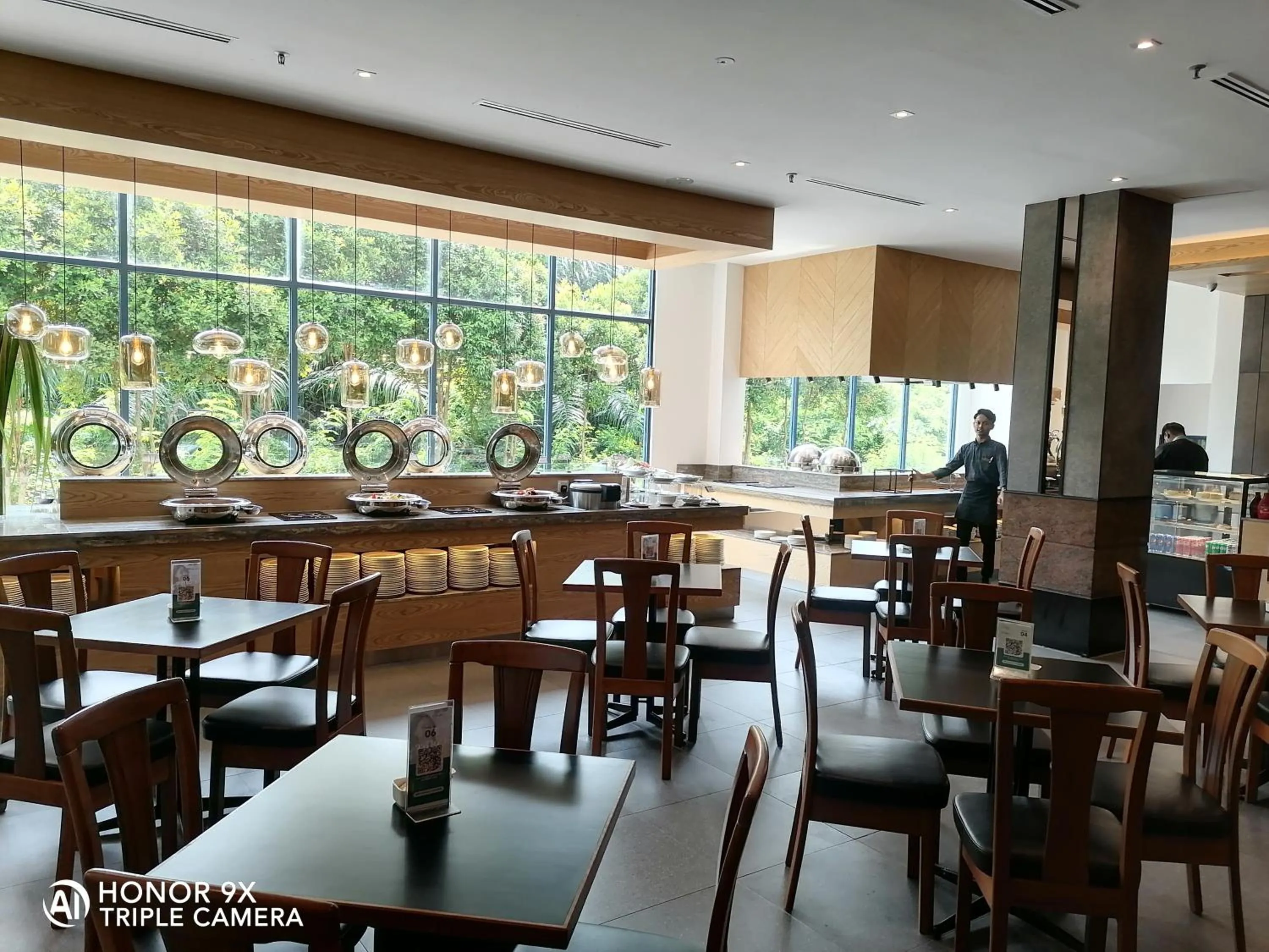 Restaurant/places to eat in Crystal Crown Hotel Harbour View, Port Klang