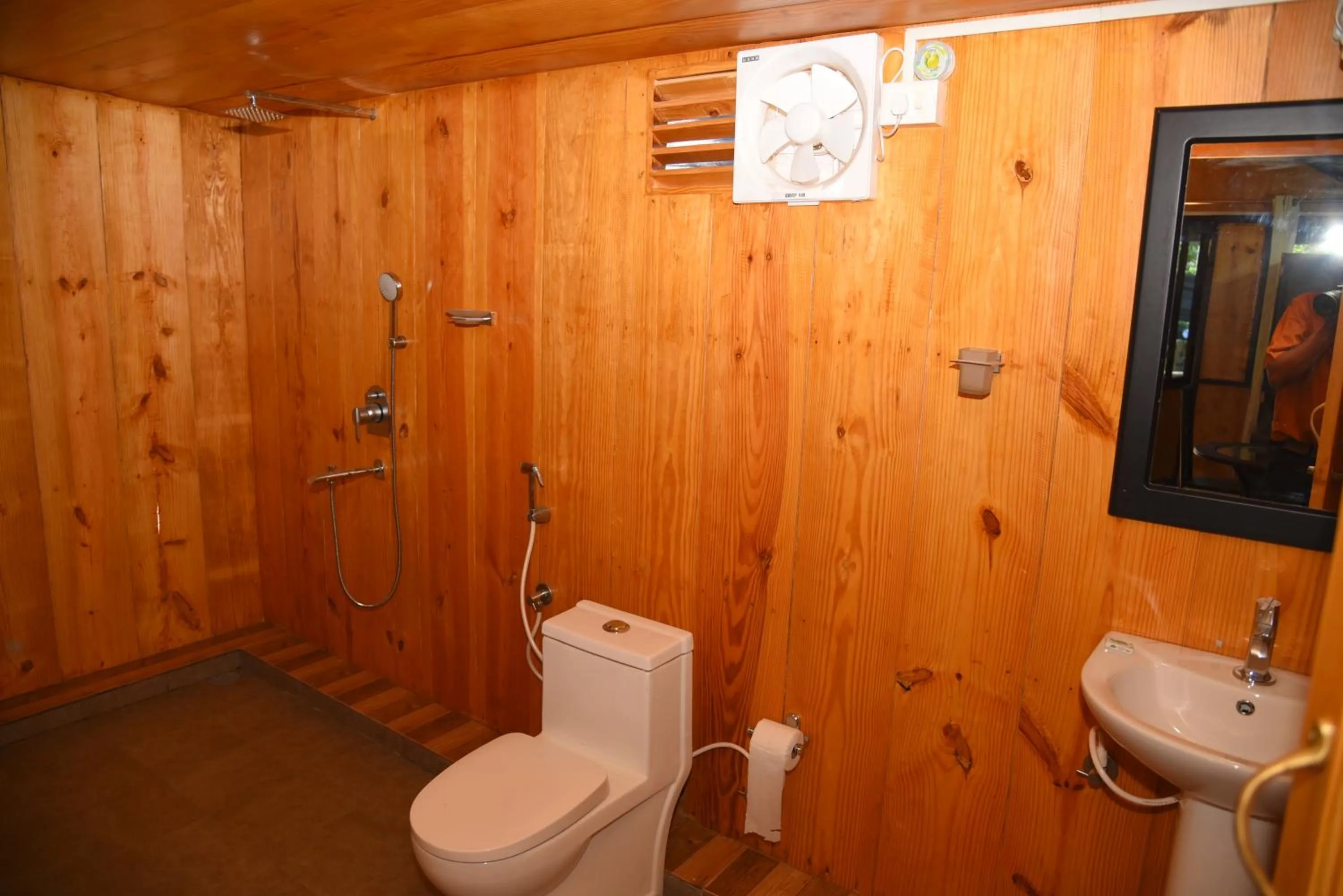 Bathroom in Club Palolem Resort